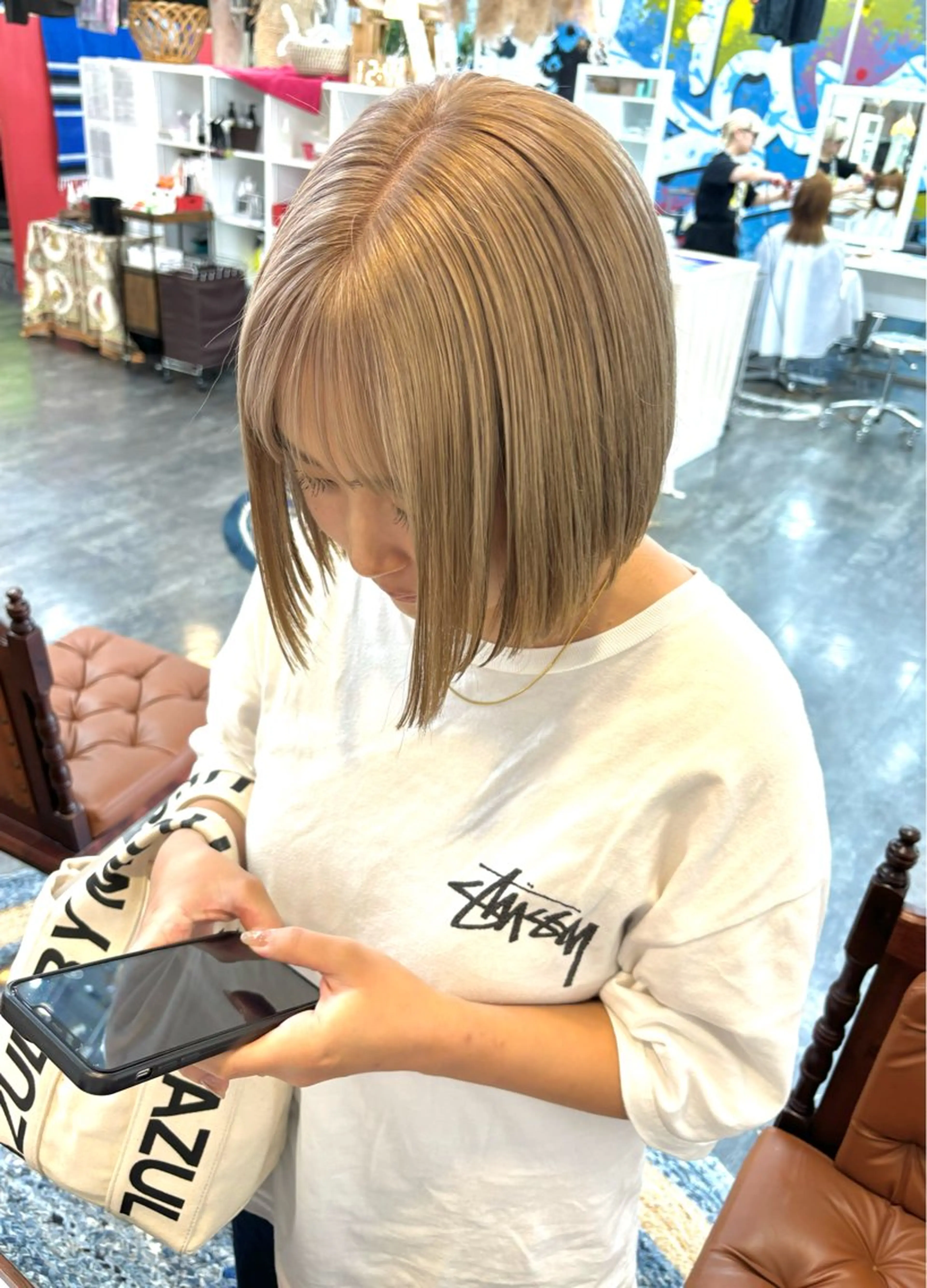 ミディアム カラー ブロンド ホワイトブロンド LOMARLIE JURIAのヘアスタイル