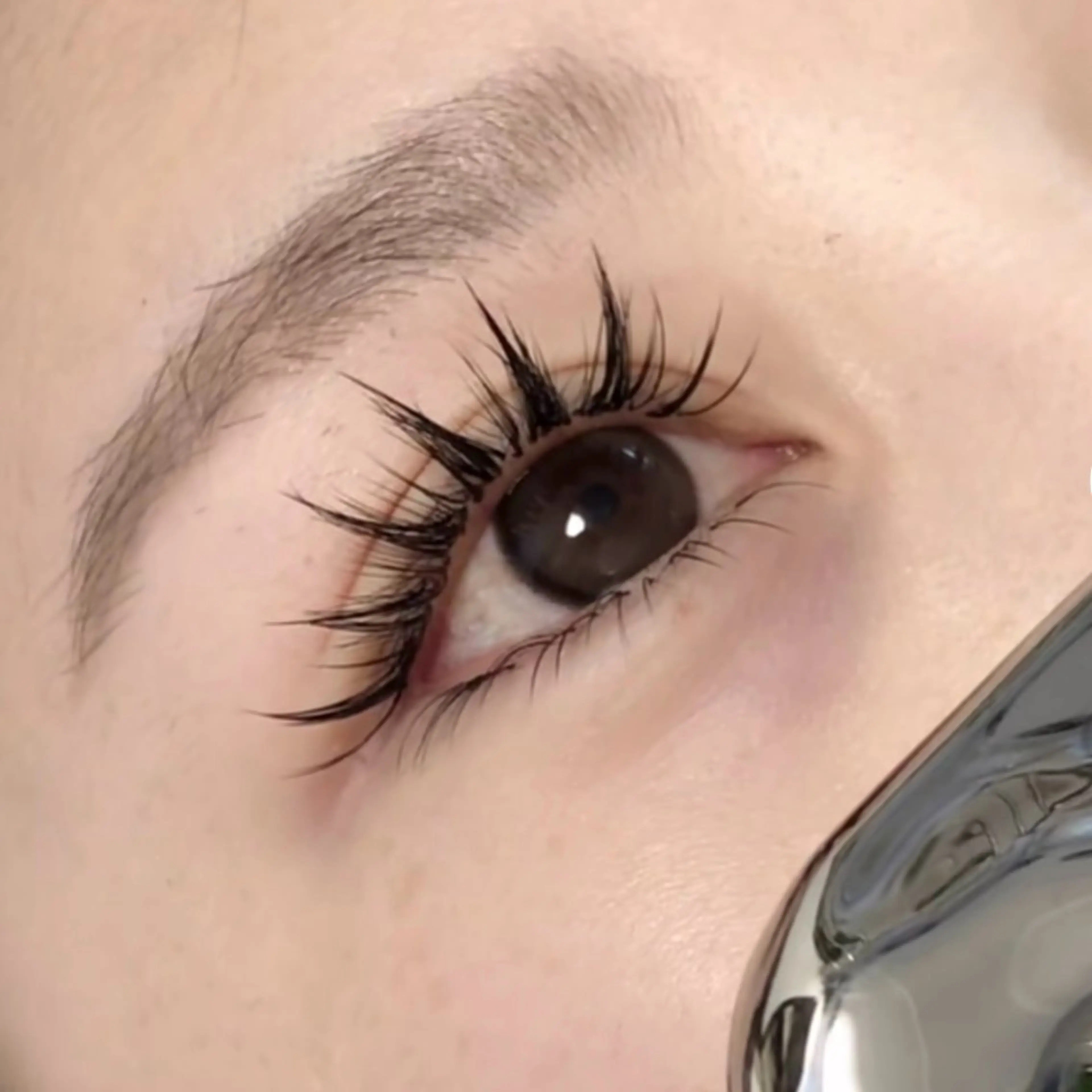 マツエク・マツパ 束感まつ毛 カラーマツエク フラットラッシュ パリジェンヌラッシュリフト まつげパーマ ミユ 横浜のマツエク・マツパデザイン