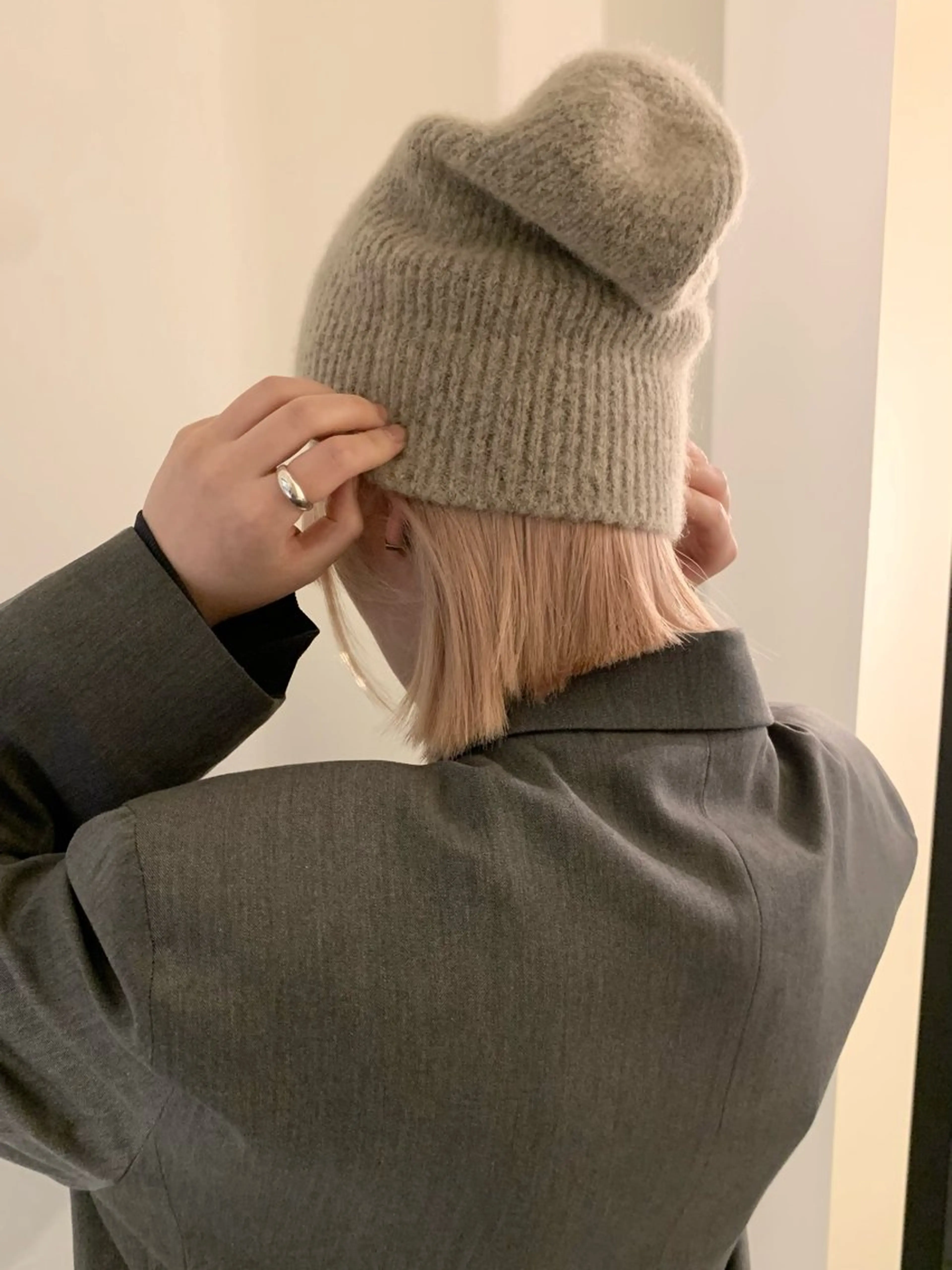 ミディアム カラー ベージュカラー ブリーチ ピンクカラー ホワイトベージュ カット ヘアカラー 落合希 Olivebeigeのヘアスタイル