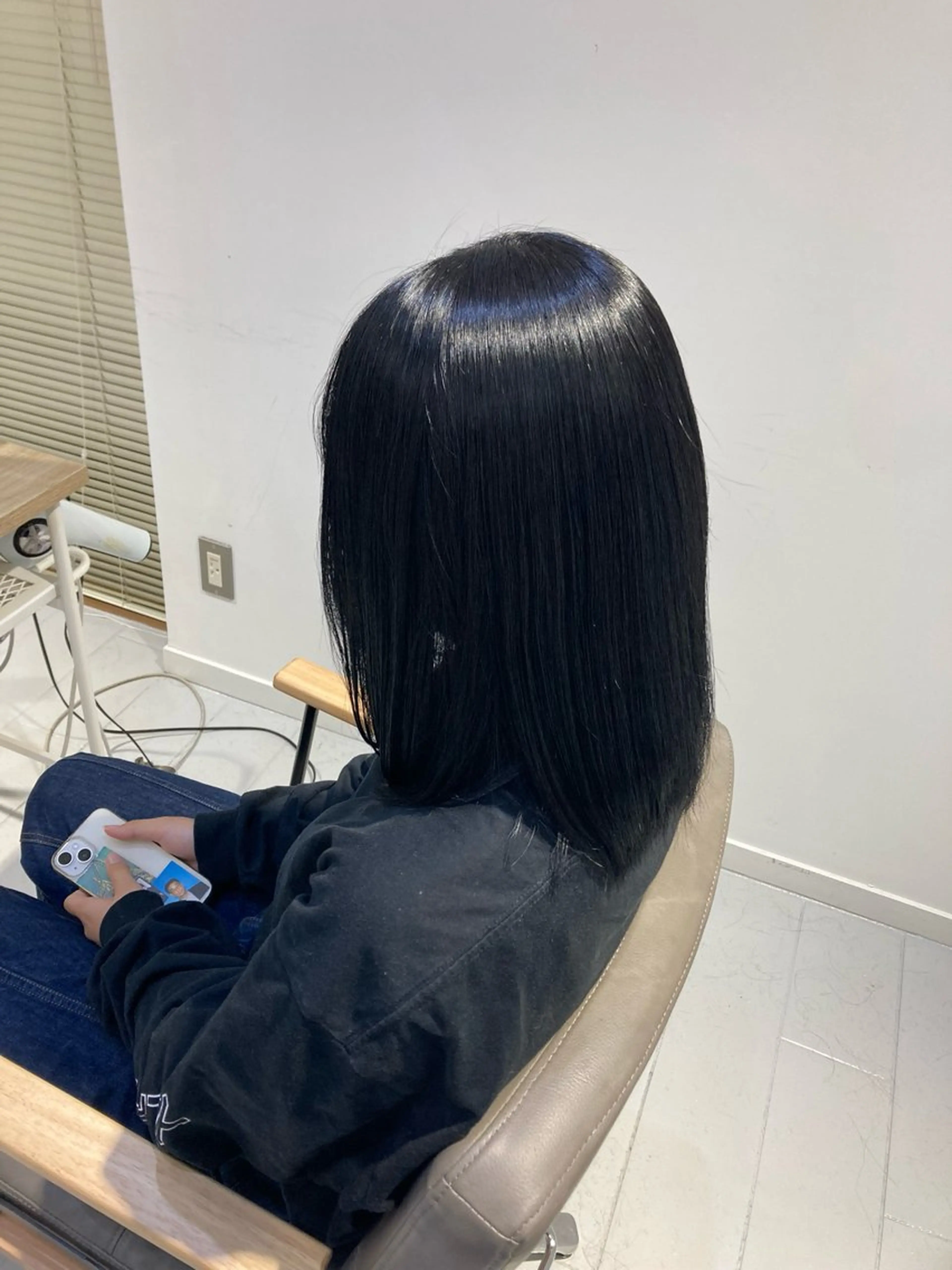 ミディアム カラー 黒髪 ブルーカラー ブルーブラック ヘアカラー トリートメント 🫧ゆうき🪽 髪質改善/ハイライトのヘアスタイル