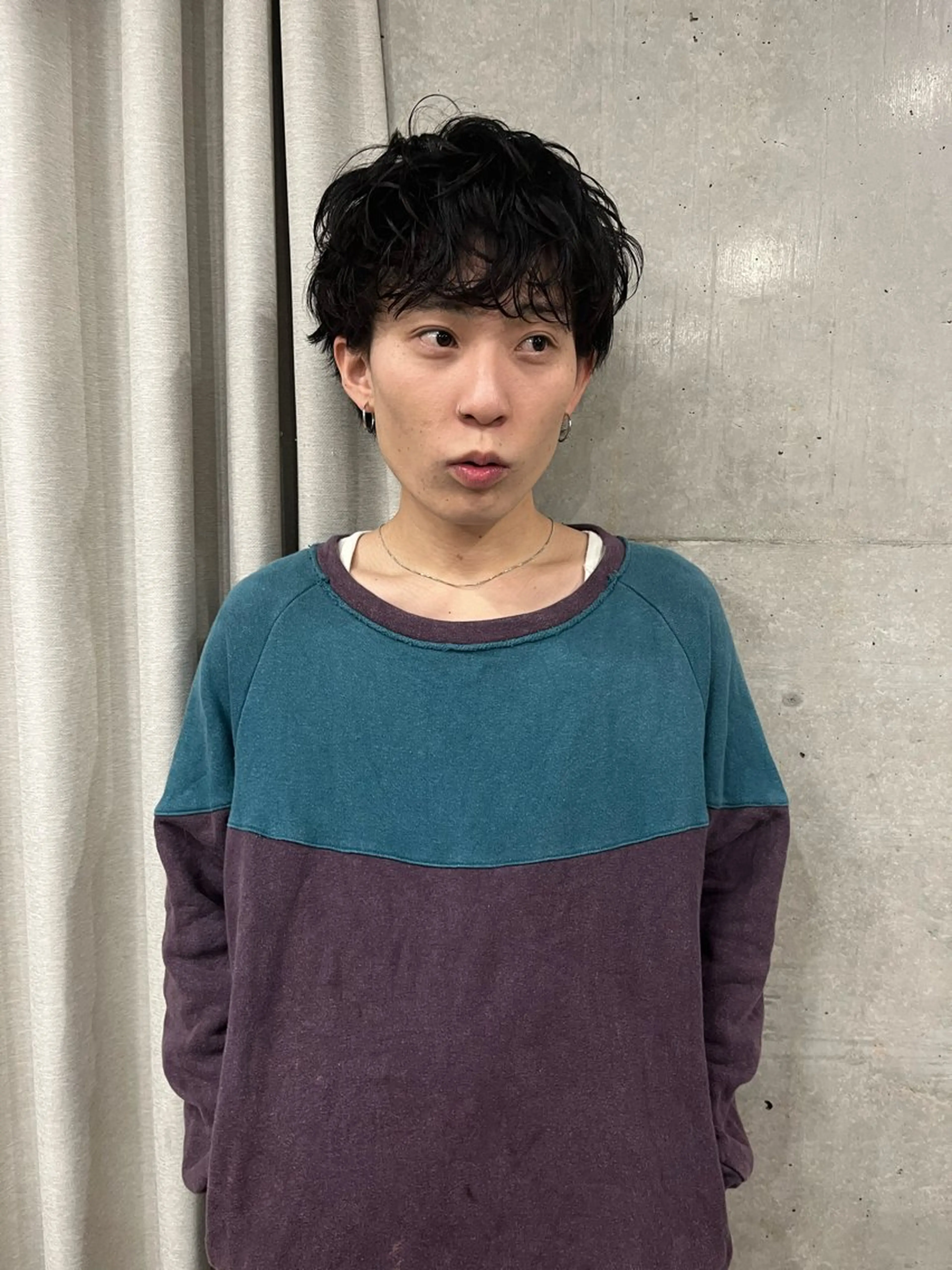 ショート メンズ カット 曲がる縮毛矯正 センターパートのヘアスタイル