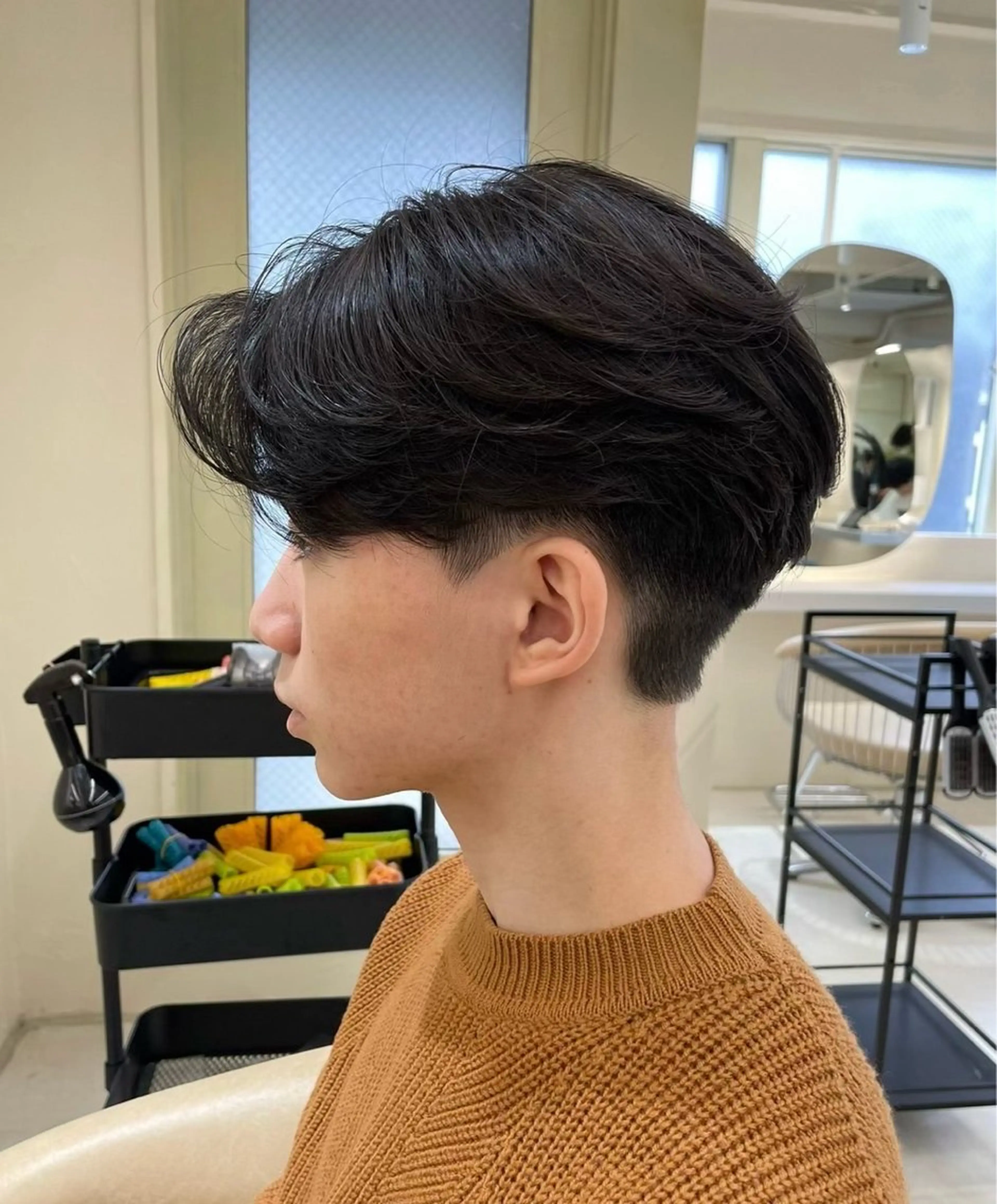 パーマ メンズ ビジネス センターパート フェードカット フェザーパーマ メンズ韓国風 カット パーマ メンズパーマ💈藤田 晃志のヘアスタイル