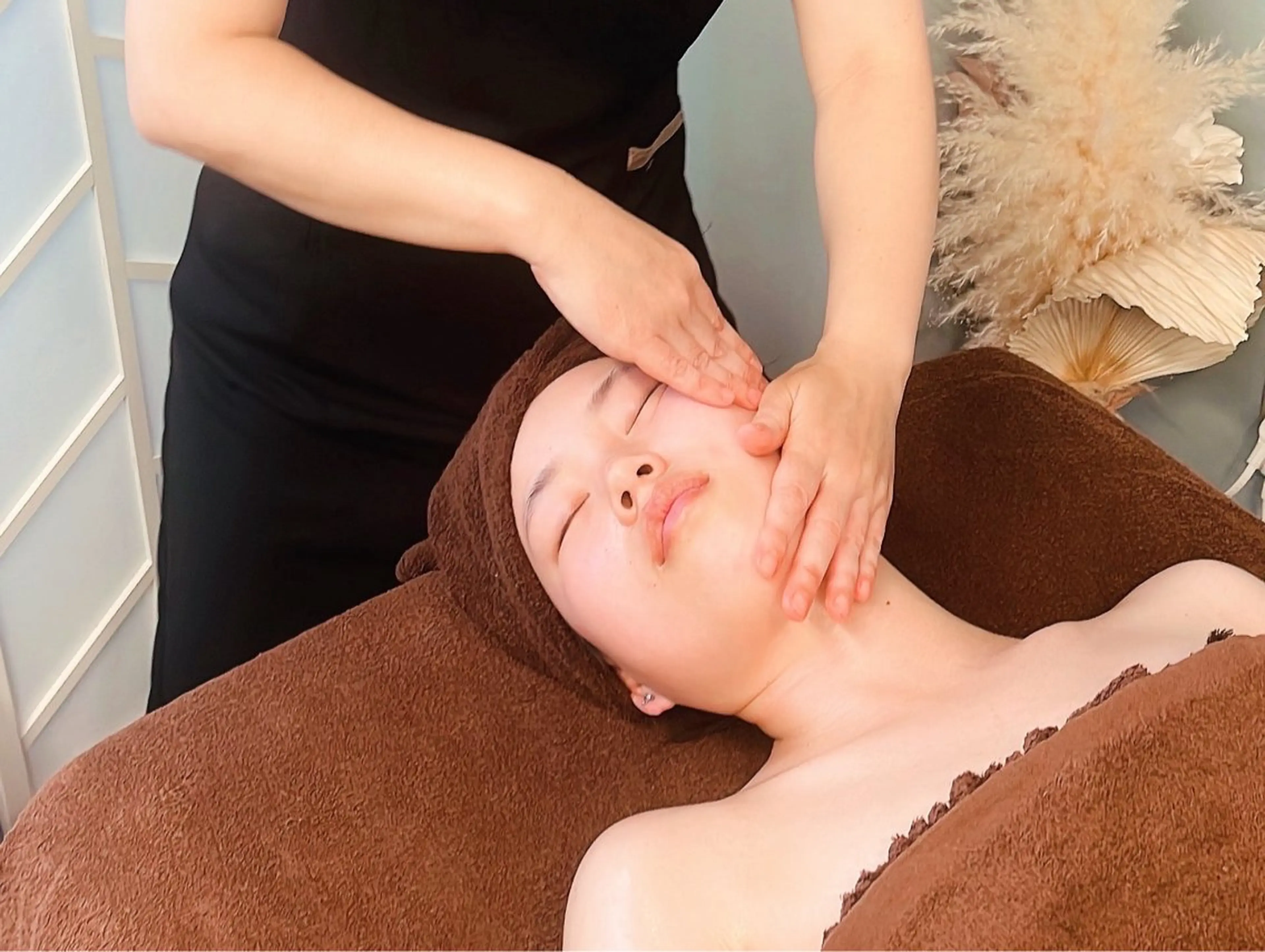 【くいしばりエラ張り】デコルテ&小顔オーダーメイドフェイシャルの写真