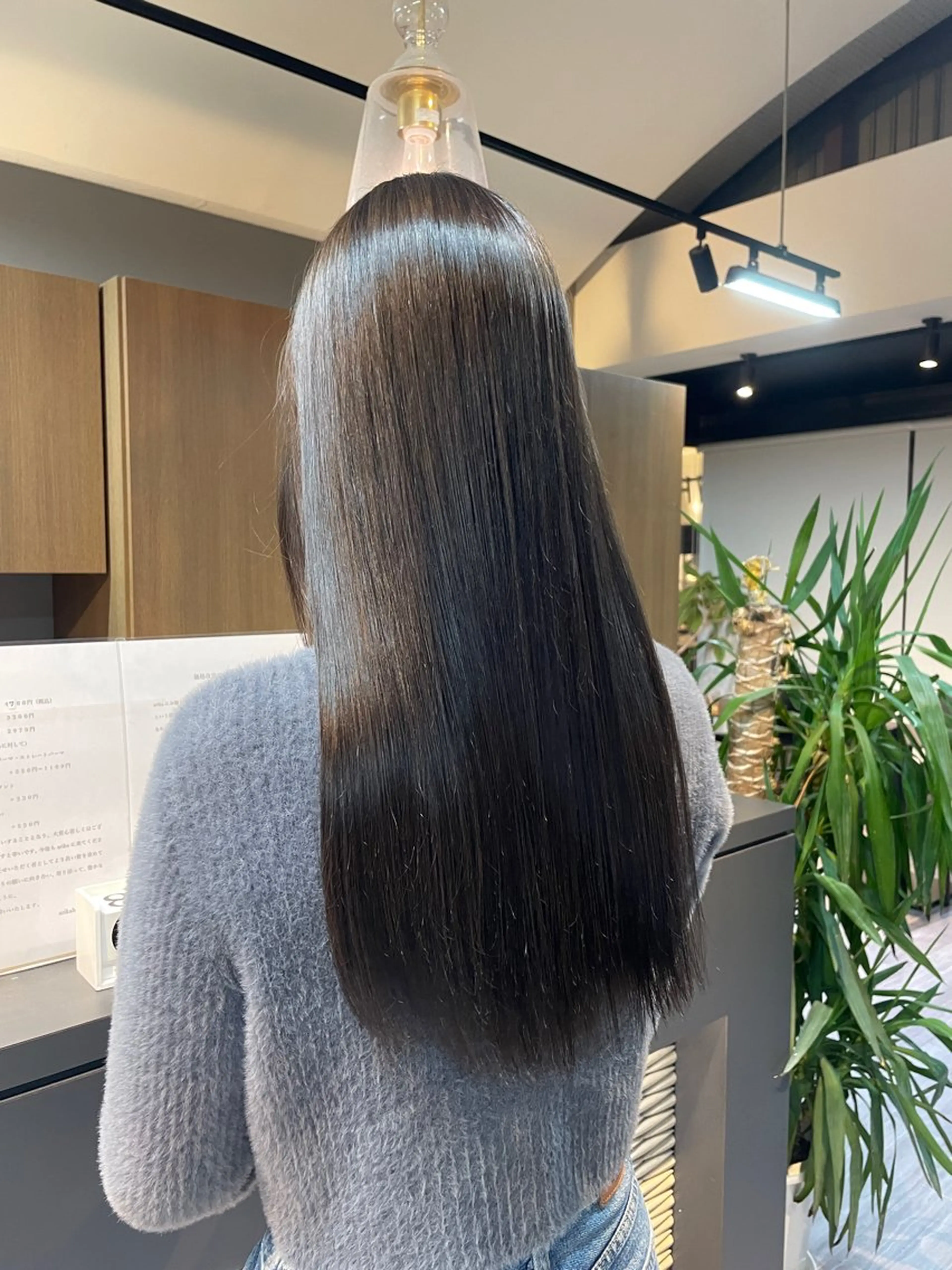 ロング カラー 透明感カラー グレージュ マキノ キョウカのヘアスタイル