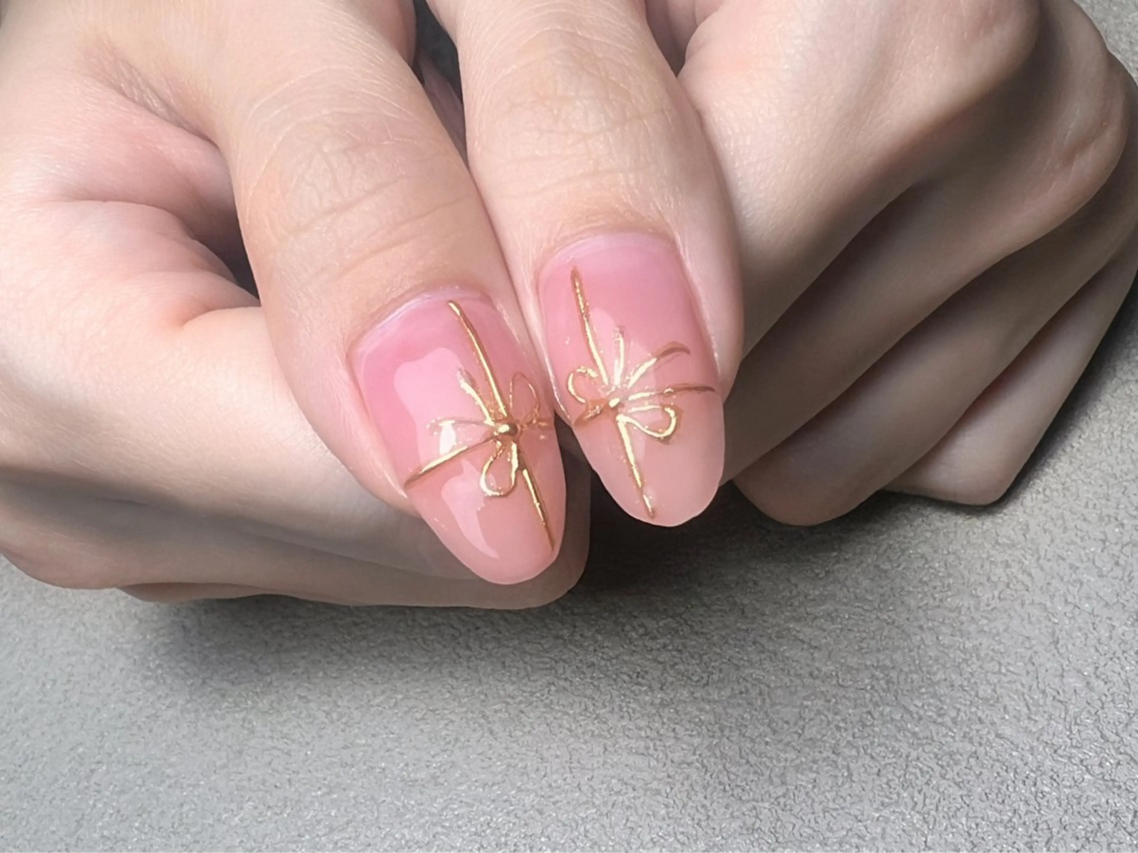 ネイル リボン 冬ネイル クリスマス LEFTNAILS フィルインニュアンスのネイルデザイン