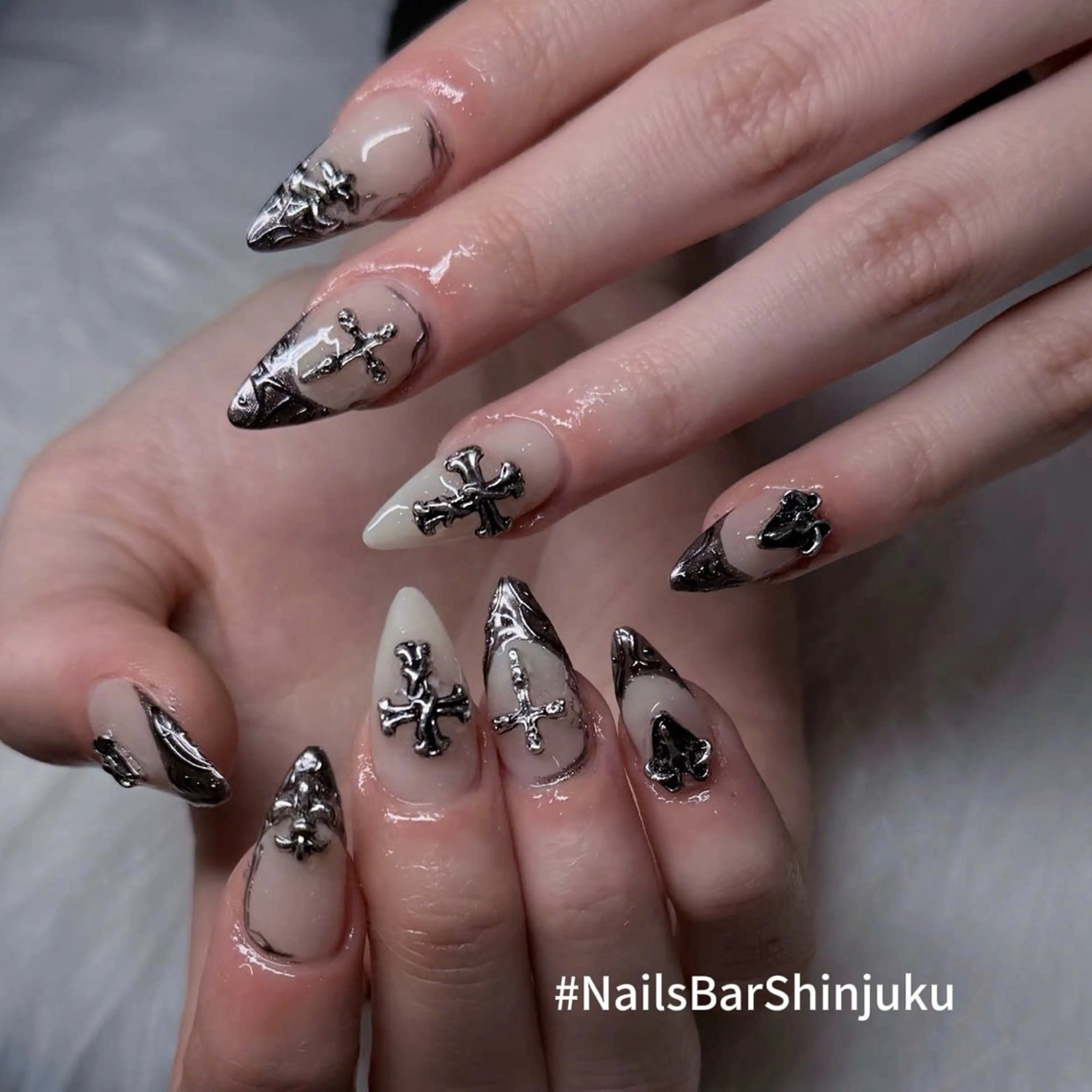 ネイル ボルドー ブラウン チークネイル ドット フットネイル NAILS BAR SHINJUKUのネイルデザイン