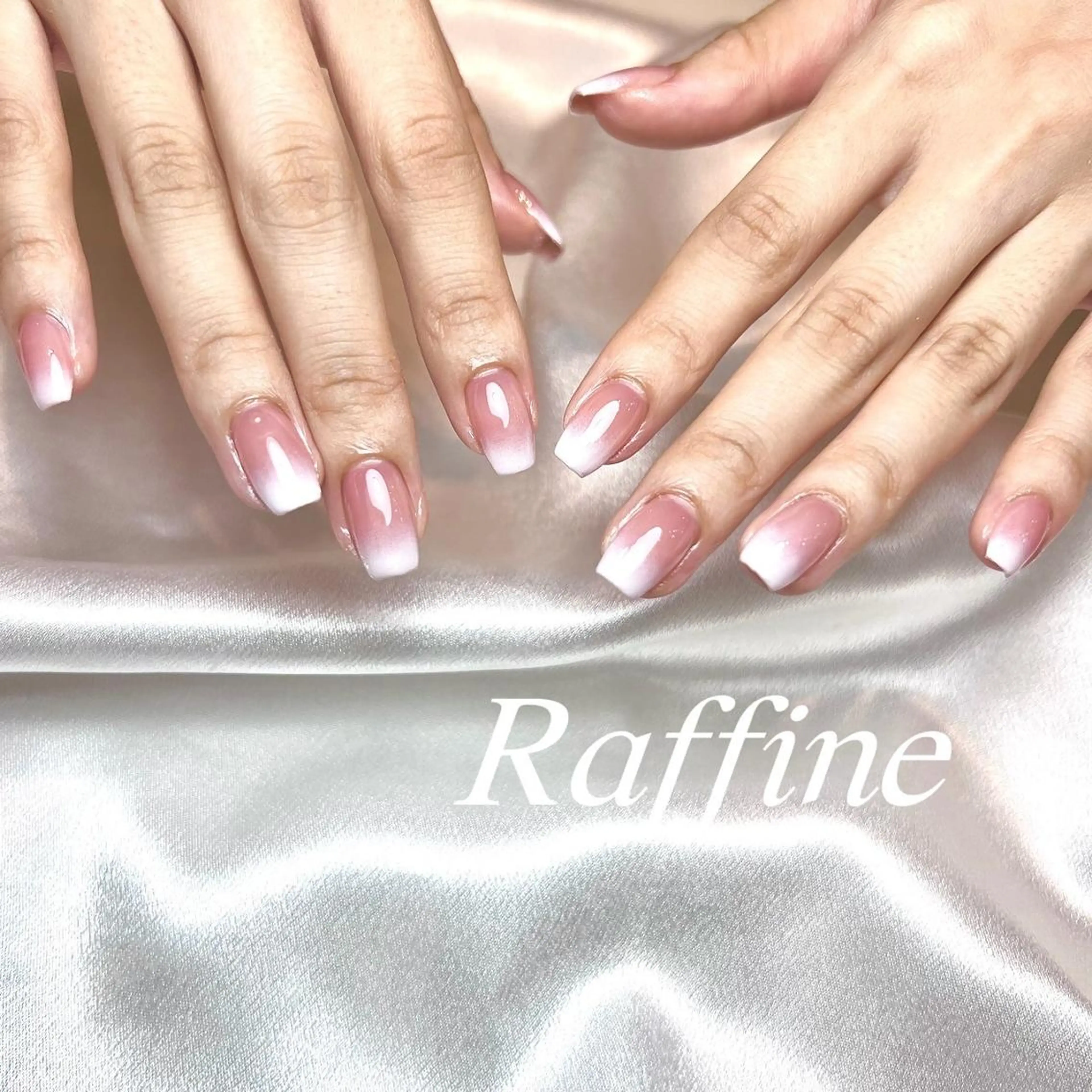 ネイル RAFFINE haru🦋🩵のネイルデザイン