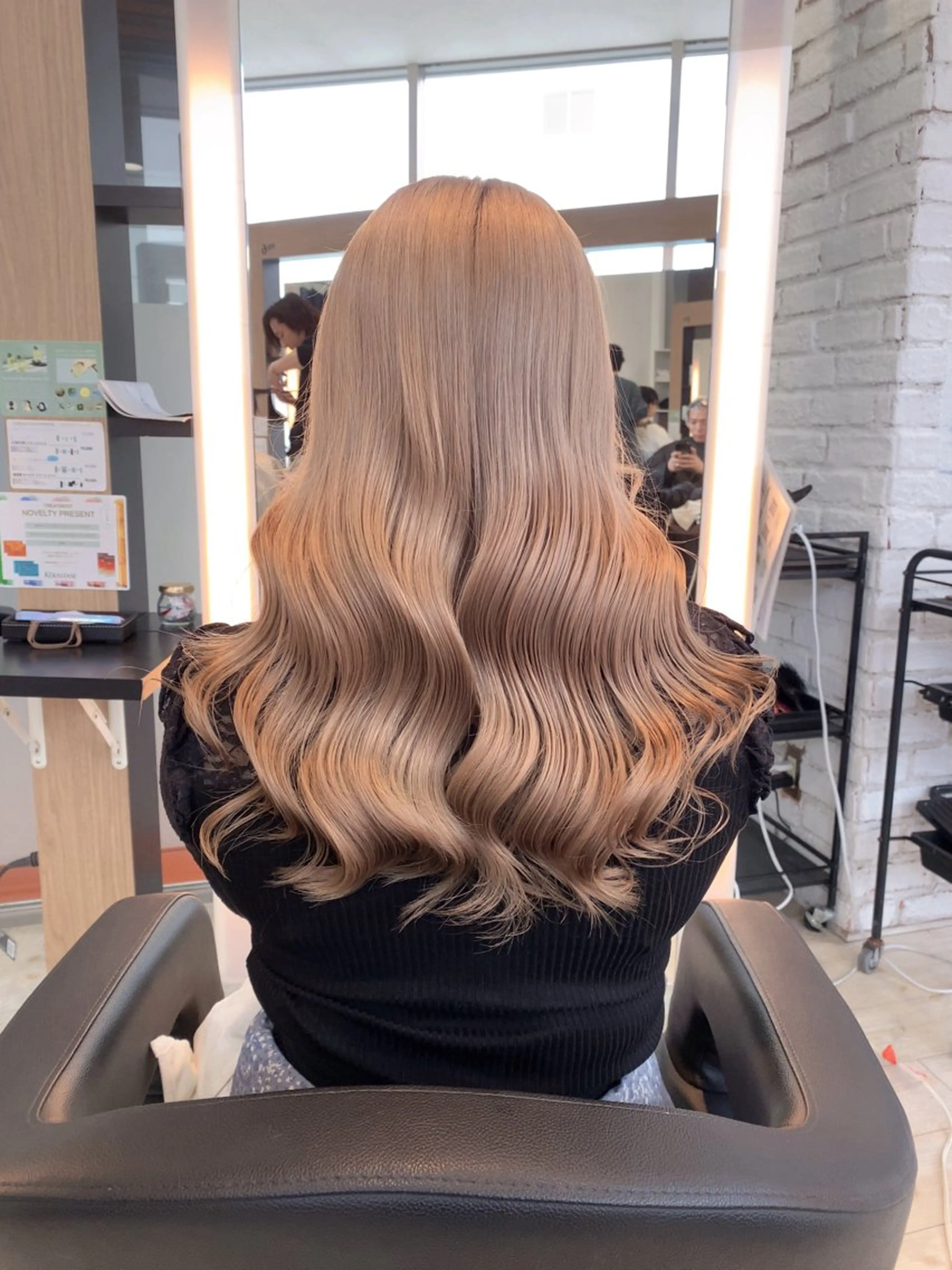 ロング カラー バレイヤージュ レイヤーカット ブリーチ/髪質改善/ ハイトーン/暖色のヘアスタイル