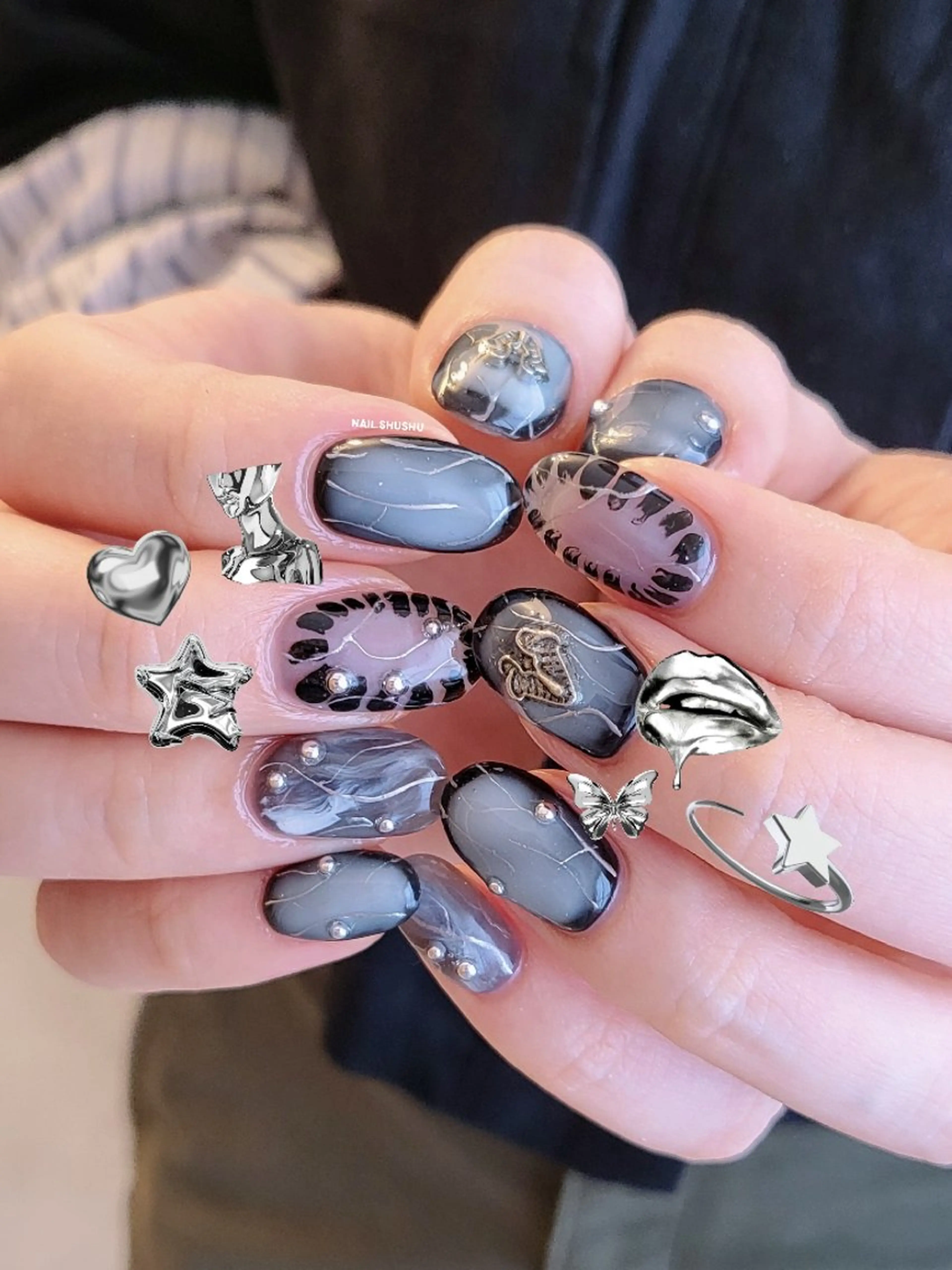 ネイル ハンドネイル 3dパーツ/流行り 👧shushu❤️のネイルデザイン