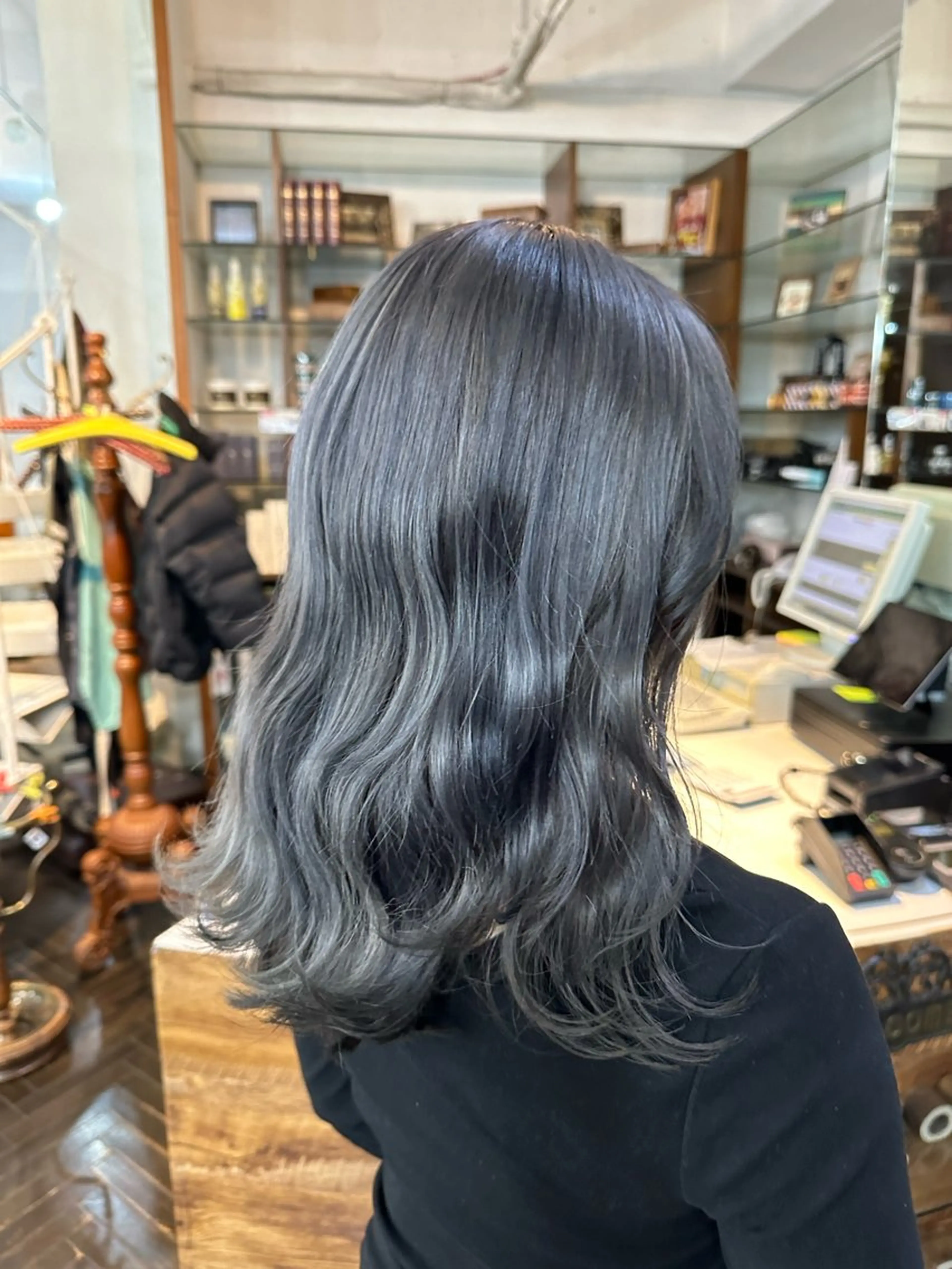 カラー ブリーチ オレンジ シルバー カット ヘアカラー トリートメント レイヤーカット/ カラー/長谷恵花のヘアスタイル