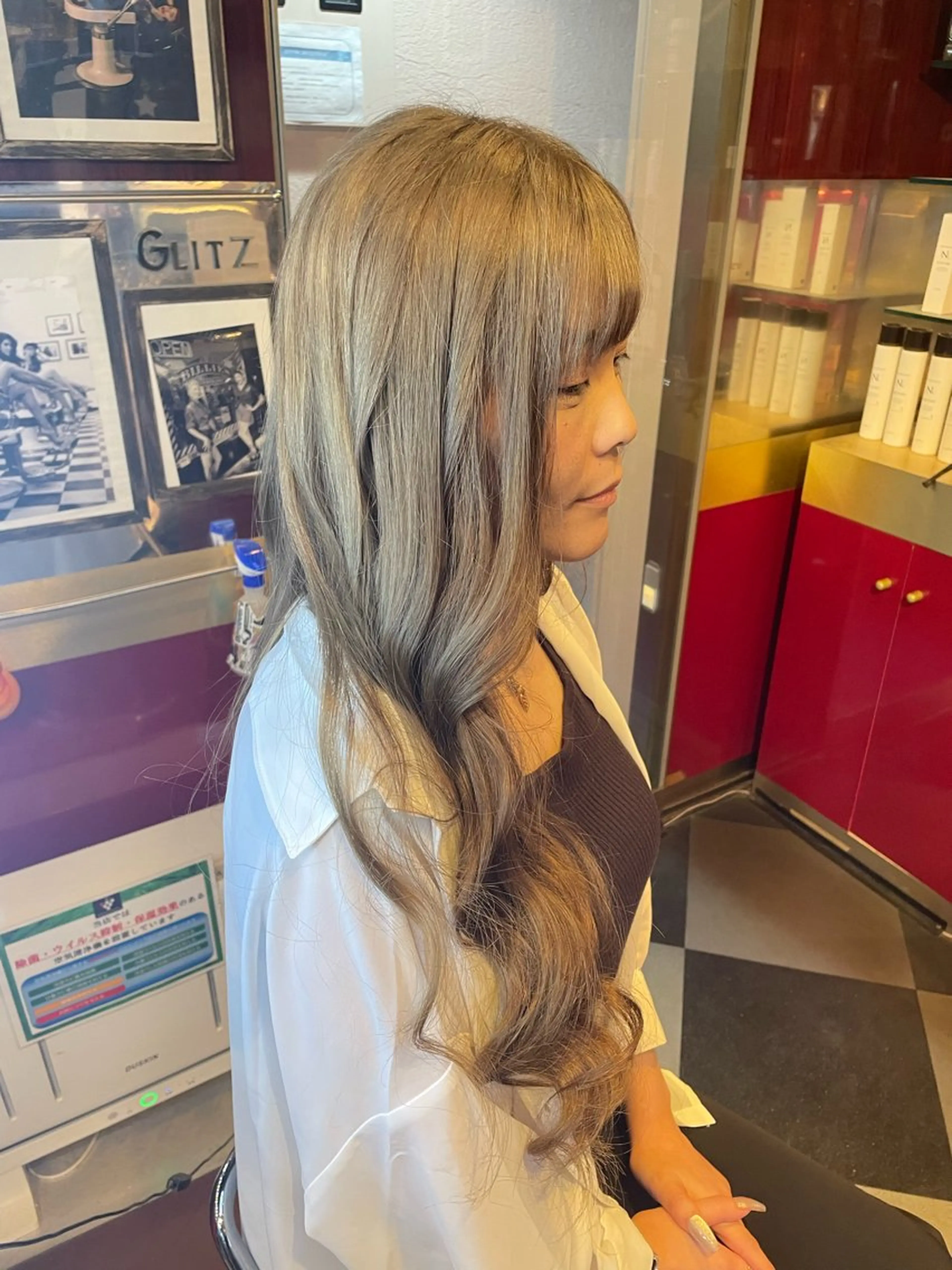ロング カラー ベージュカラー フォギーベージュ トリートメント 👑派手髪/カット 👑ANRYのヘアスタイル