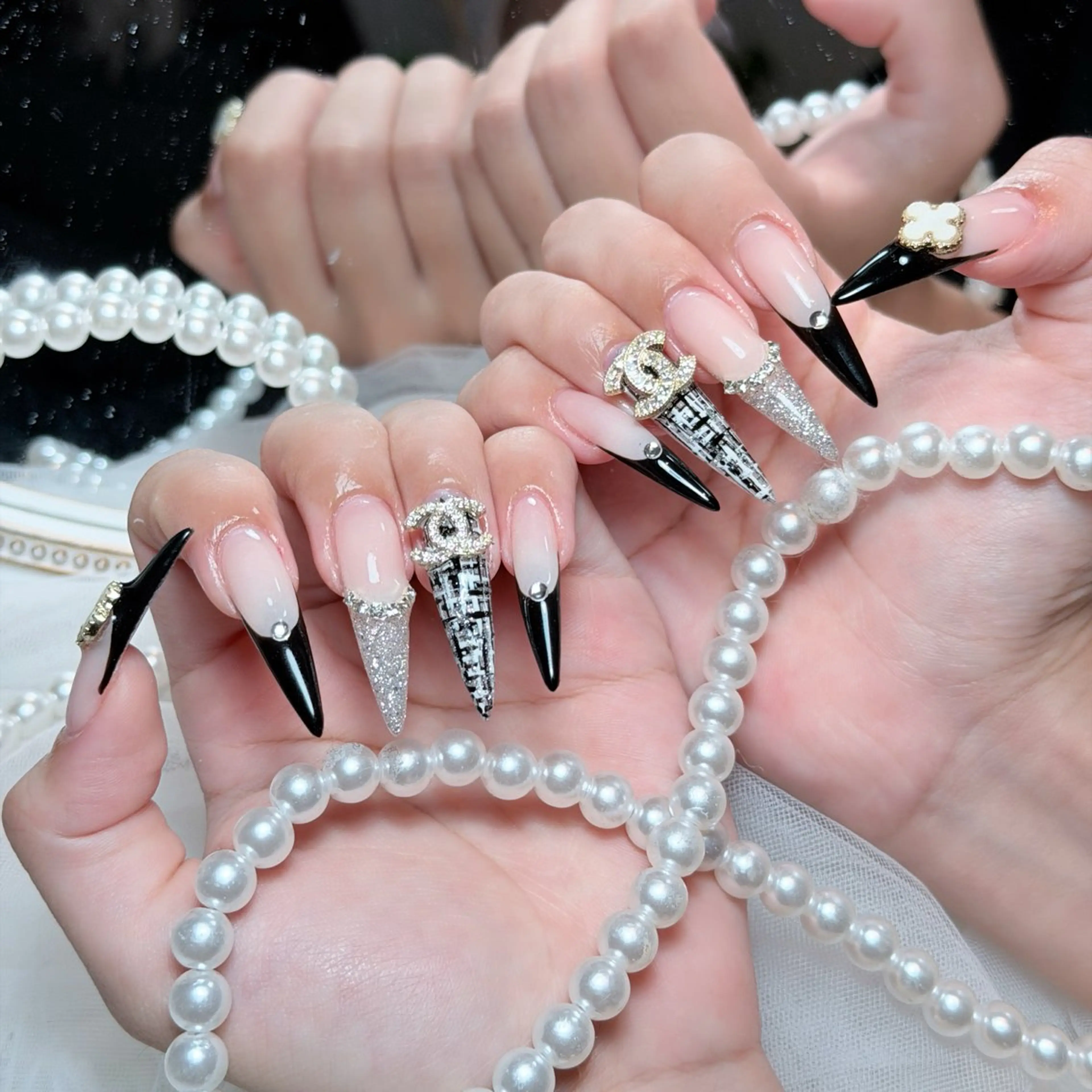 ネイル チークネイル ドット フレンチネイル グラデーション ハート ハンドネイル Julli NailStudioのネイルデザイン