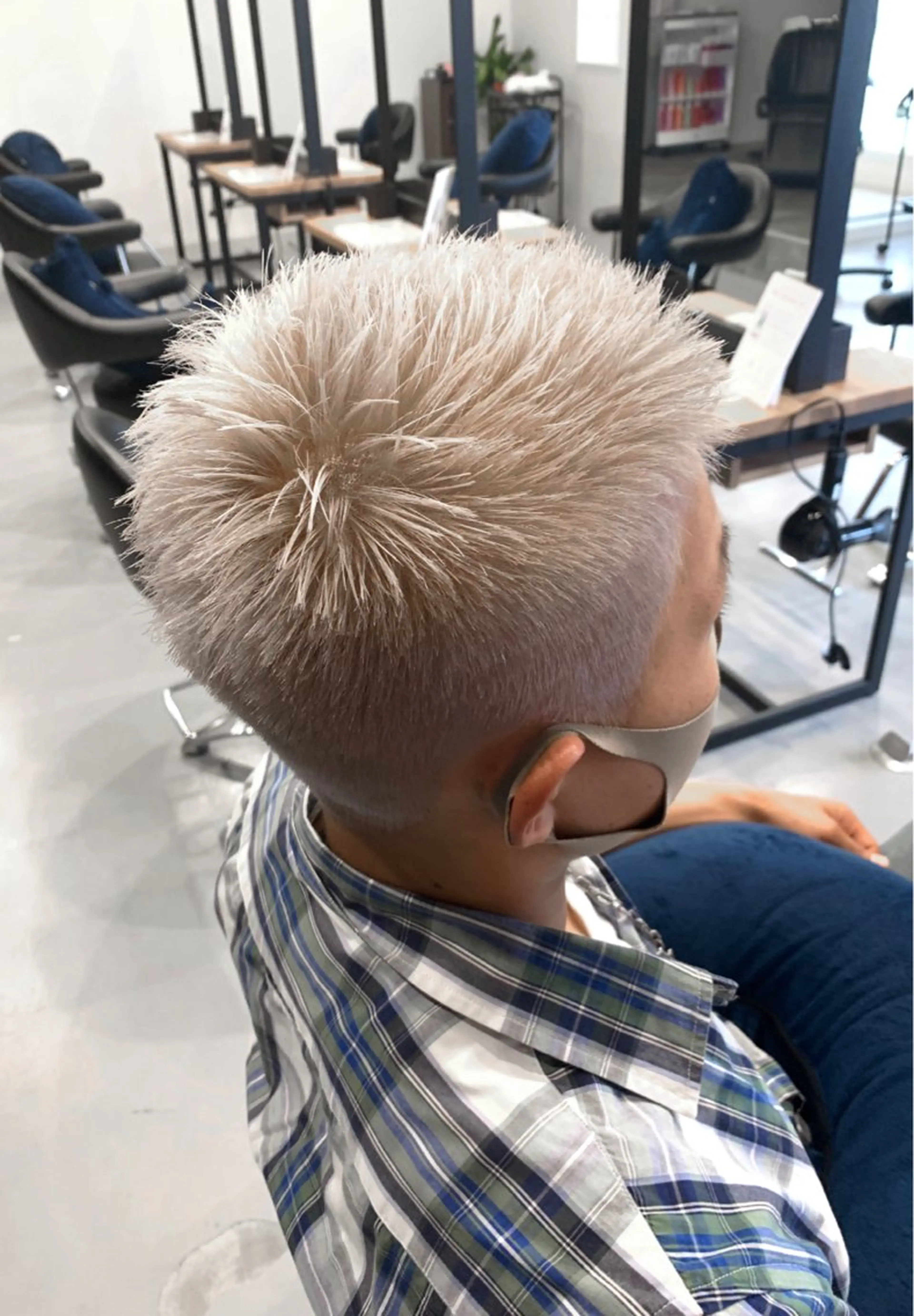 ショート カラー パーマ ヘアアレンジ メンズ メンズバレイヤージュ メンズハイライト メンズハイトーン メンズ韓国風 バレイヤージュ カット ヘアカラー トリートメント APSEE メンズカラー特化のヘアスタイル