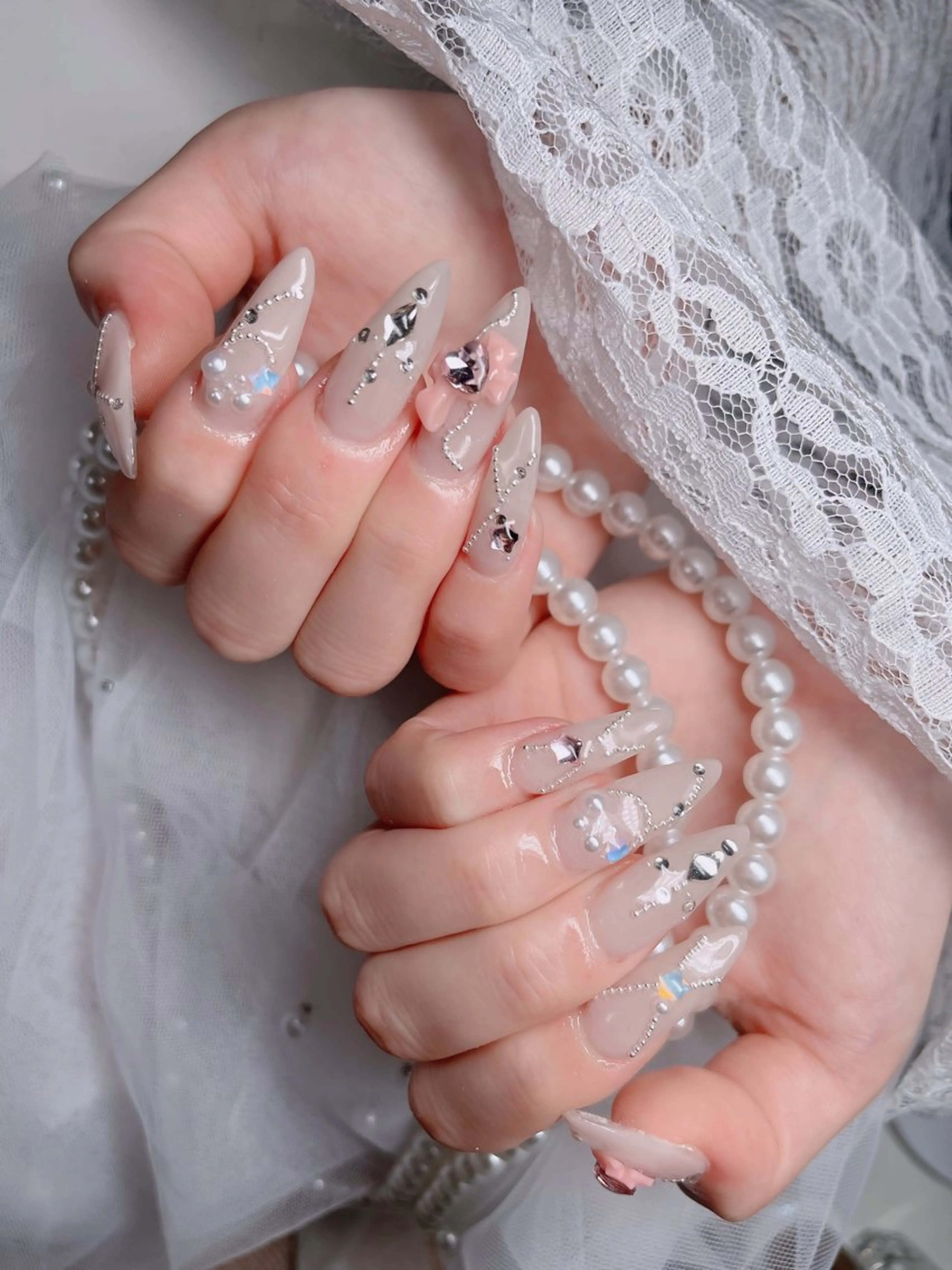 ネイル オーロラネイル フレンチネイル ジェルネイル ハロウィン キラキラネイル H.baby Nail Salonのネイルデザイン