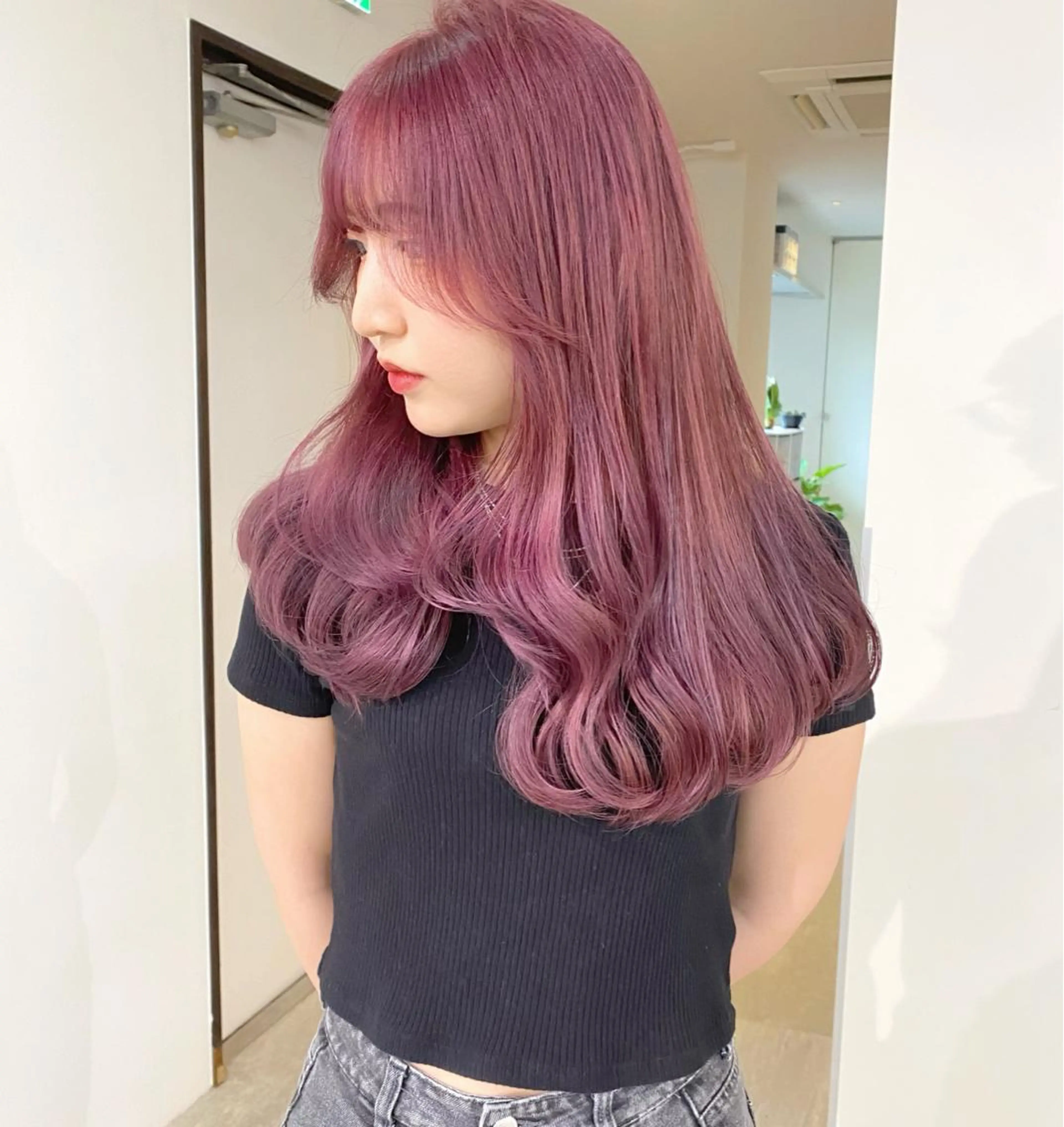 カラー ブリーチ mizuki/ピンク ベージュ.レイヤーのヘアスタイル