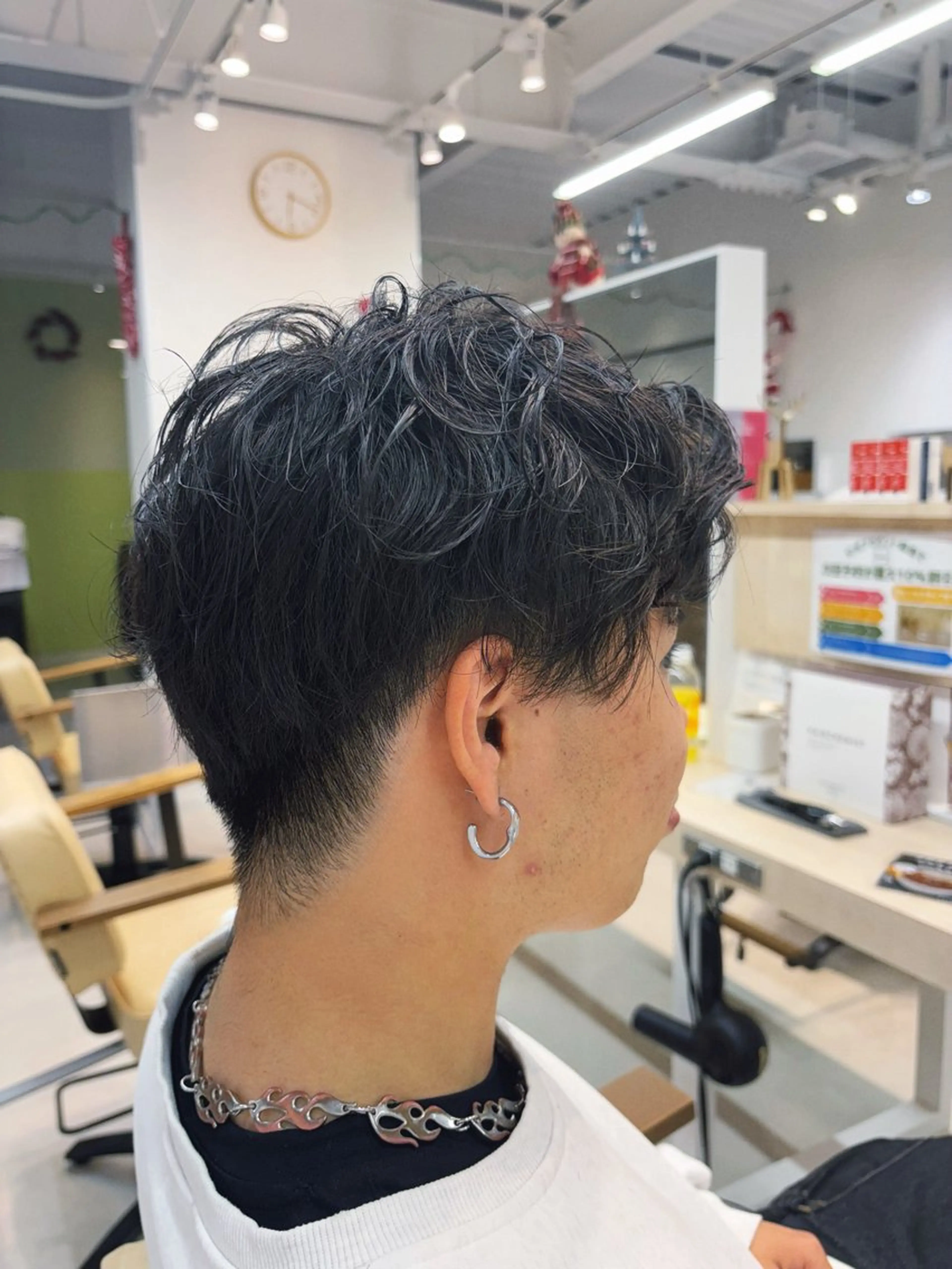 パーマ メンズ ビジネス メンズパーマ スペインカール 波巻きパーマ ニュアンスパーマ カット パーマ ニュアンスパーマ/ フェザー/マッシュのヘアスタイル