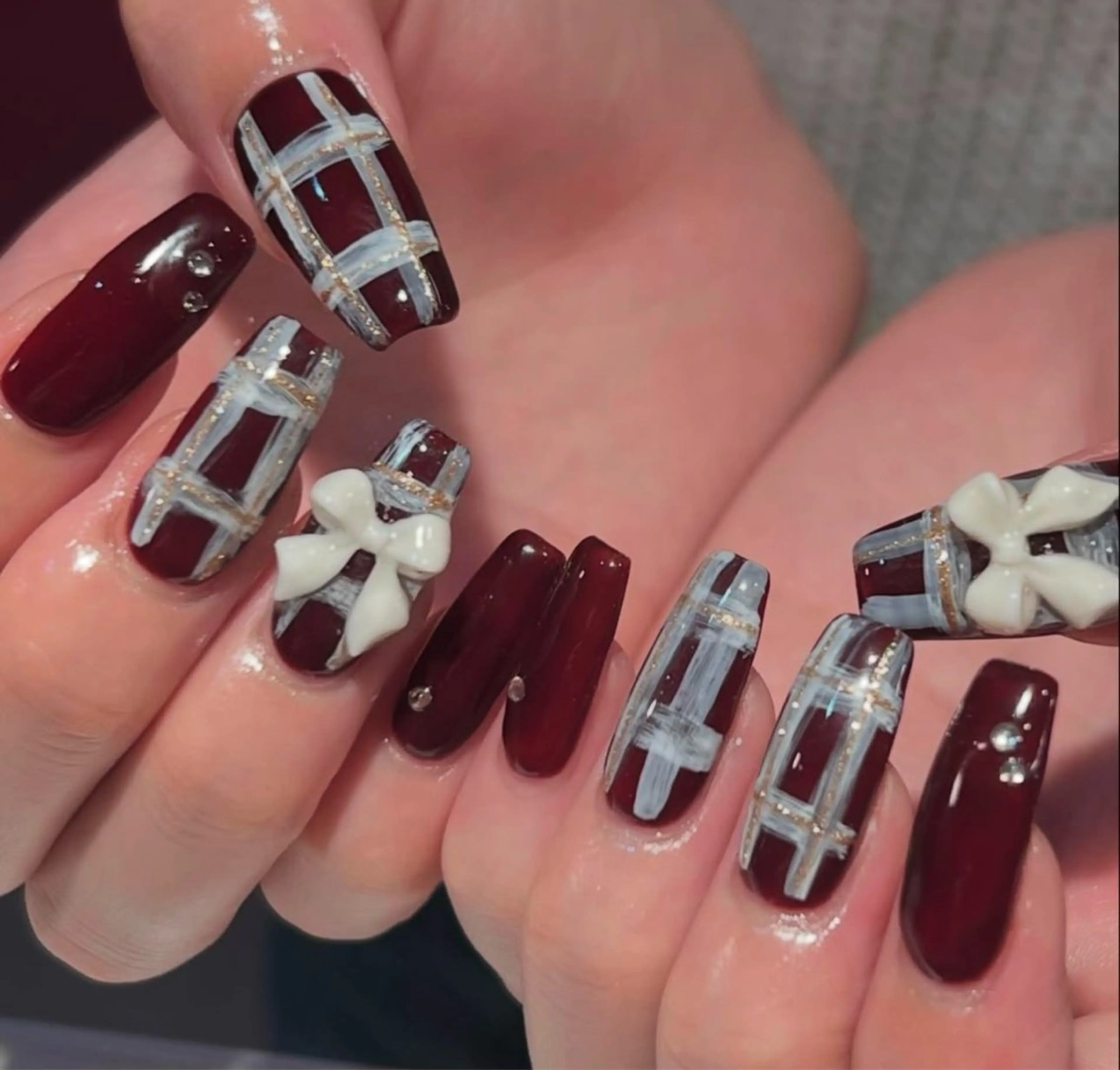 ネイル グラデーション キラキラネイル ワンカラーネイル 冬ネイル Jenn Nail Salonのネイルデザイン