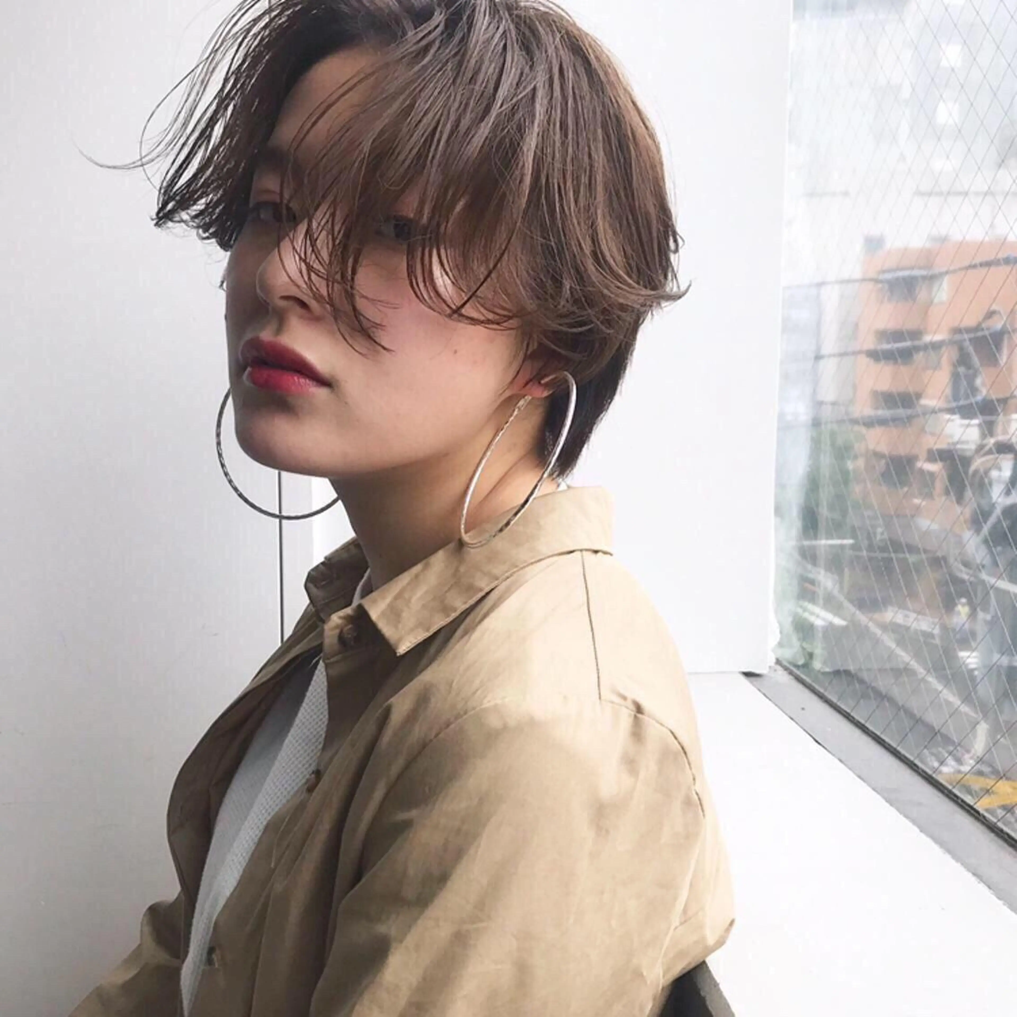 ショート カラー ヘアアレンジ マツエク・マツパ レイヤーカット✖️ 柔らかベージュカラーのヘアスタイル