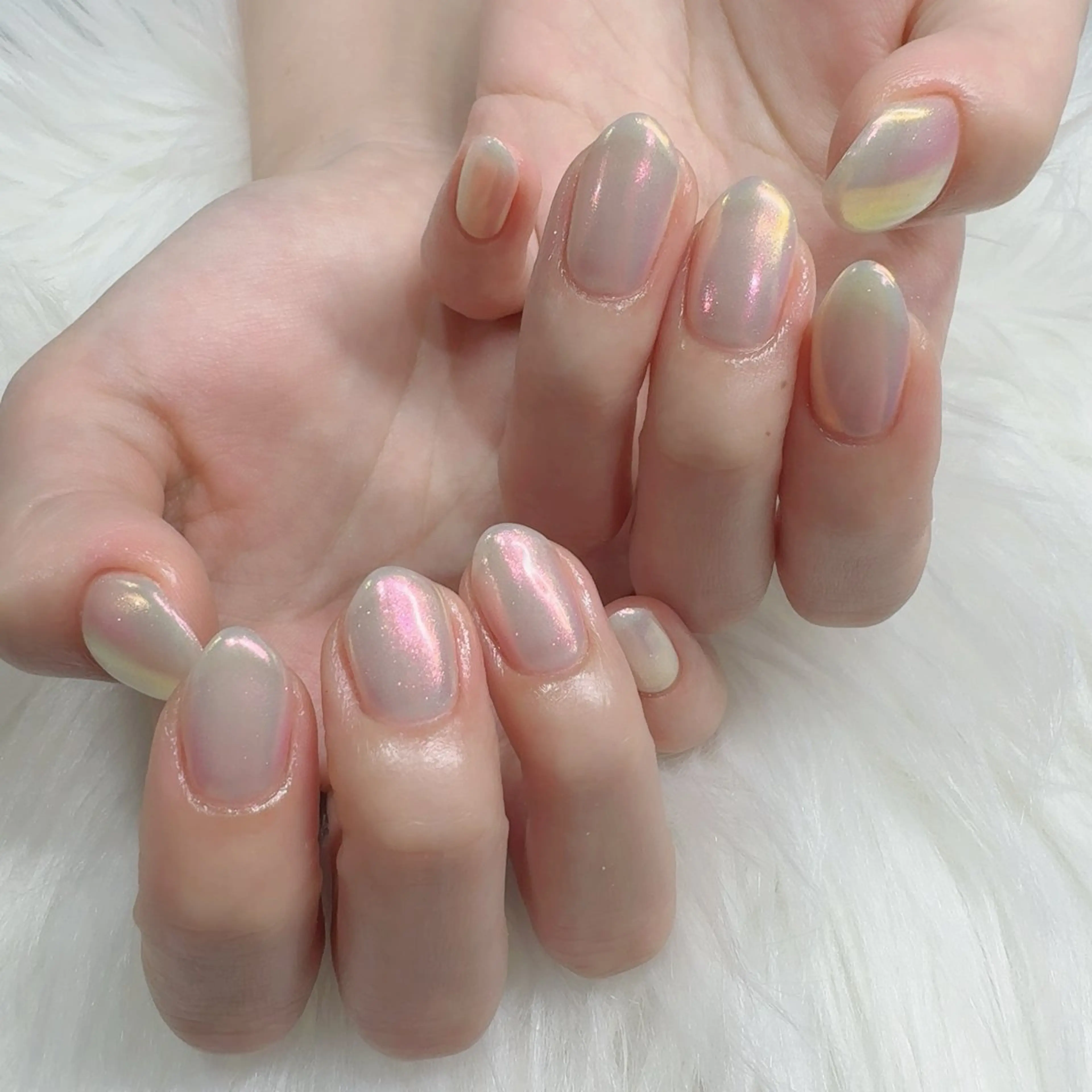 ネイル オーロラネイル ピンク ホワイト ハンドネイル 小野澤 紗智のネイルデザイン