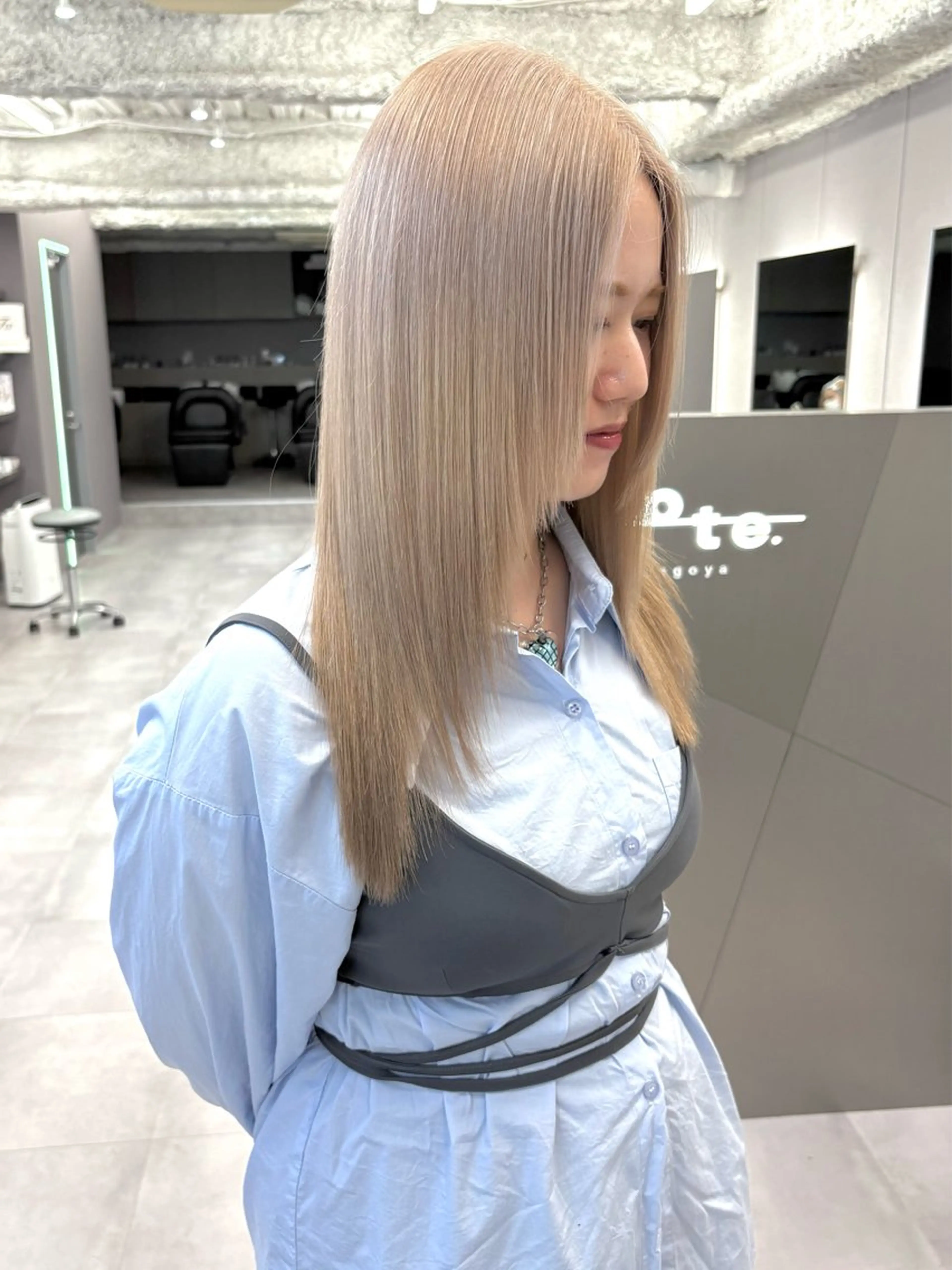 セミロング カラー ヘアカラー ukyo/カラー/ ブリーチ/ハイライトのヘアスタイル