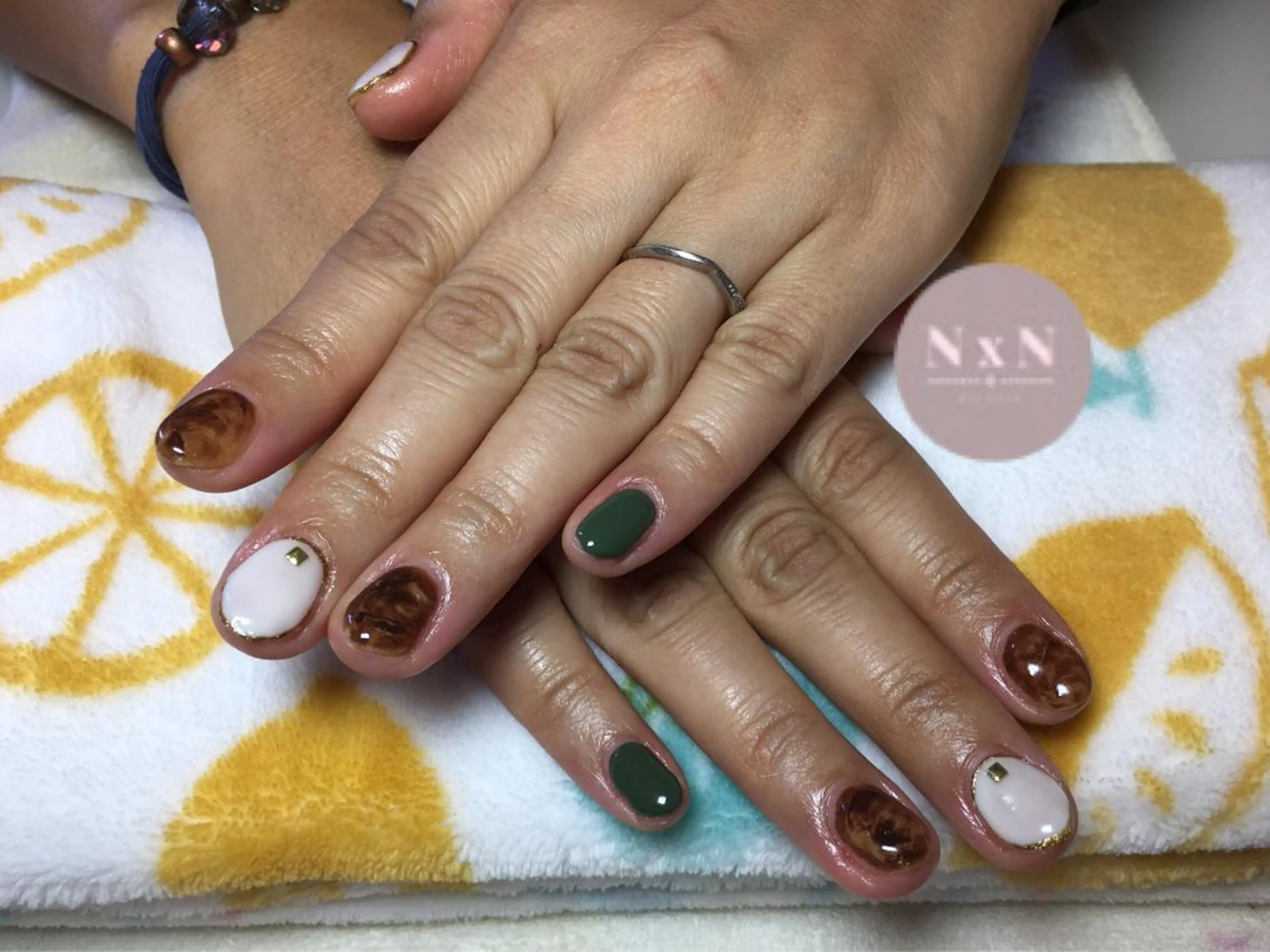 ネイル べっ甲ネイル ハンドネイル nail salon N×Nのネイルデザイン