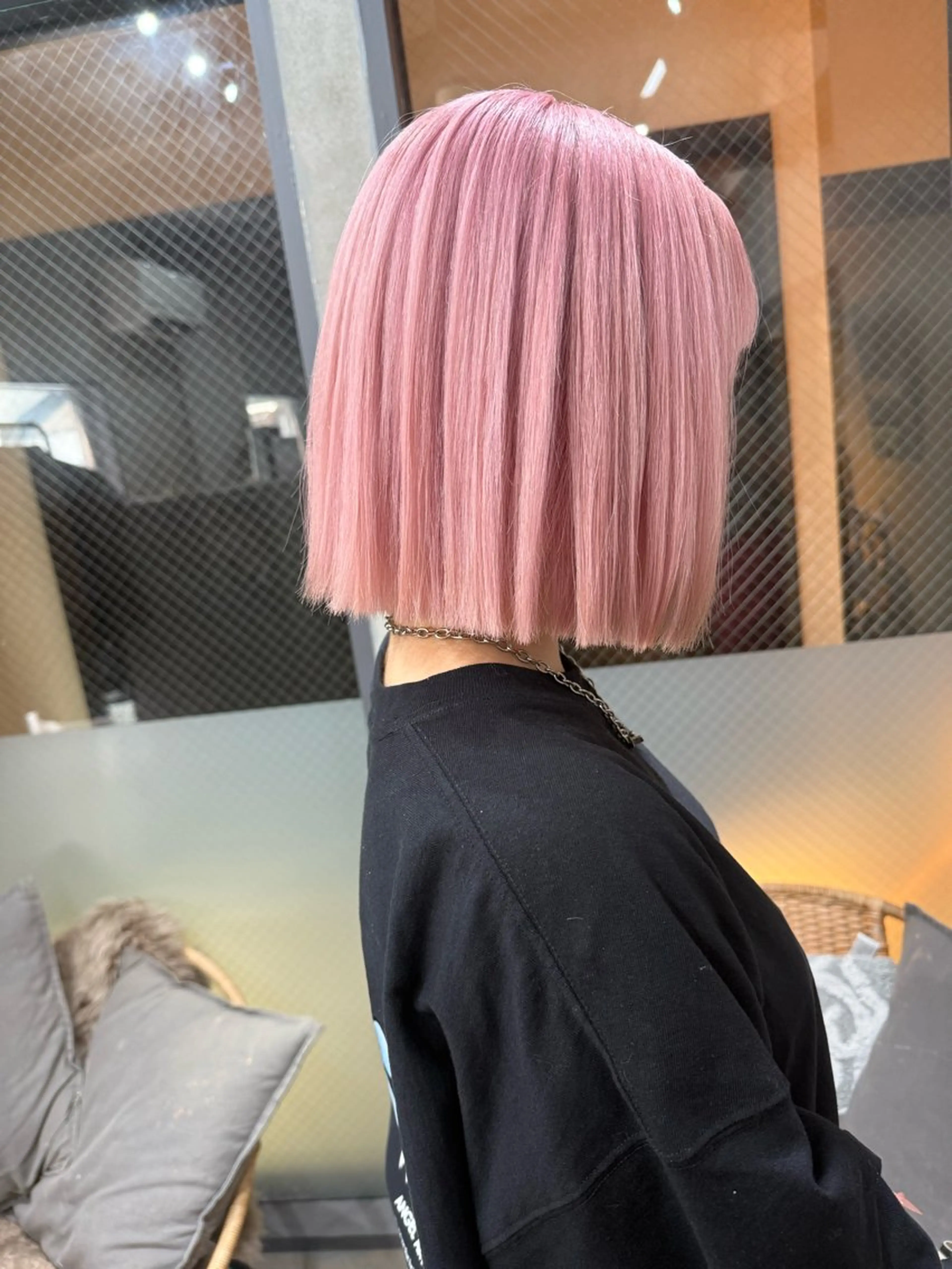ミディアム カラー ピンクカラー ヘアカラー AIRI layer cut hairのヘアスタイル