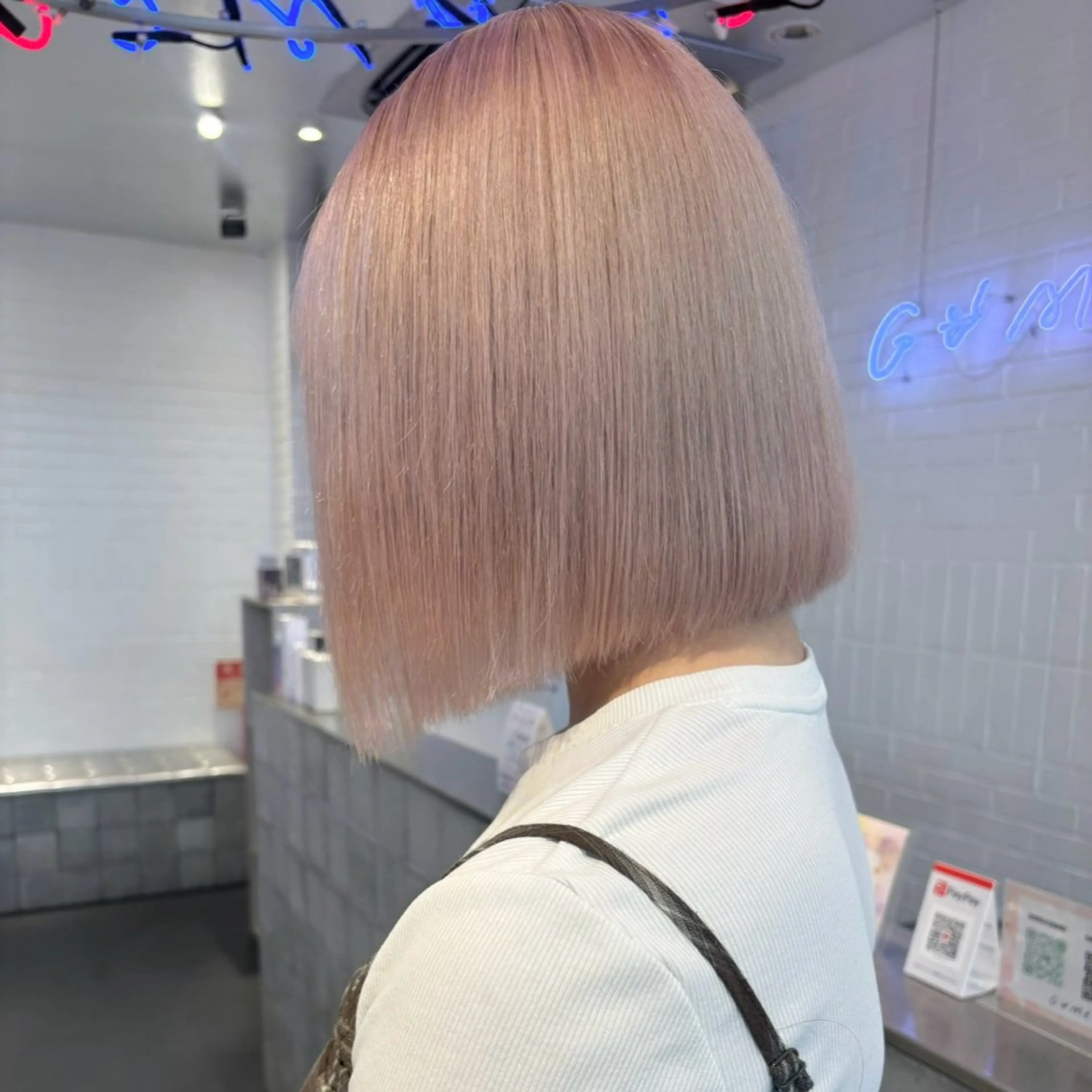 ミディアム カラー ヘアアレンジ ラベンダーカラー ラベンダーピンク ピンクカラー ホワイトピンク ヘアカラー トリートメント 🎨ハイトーン/ 切りっぱなし みつきのヘアスタイル