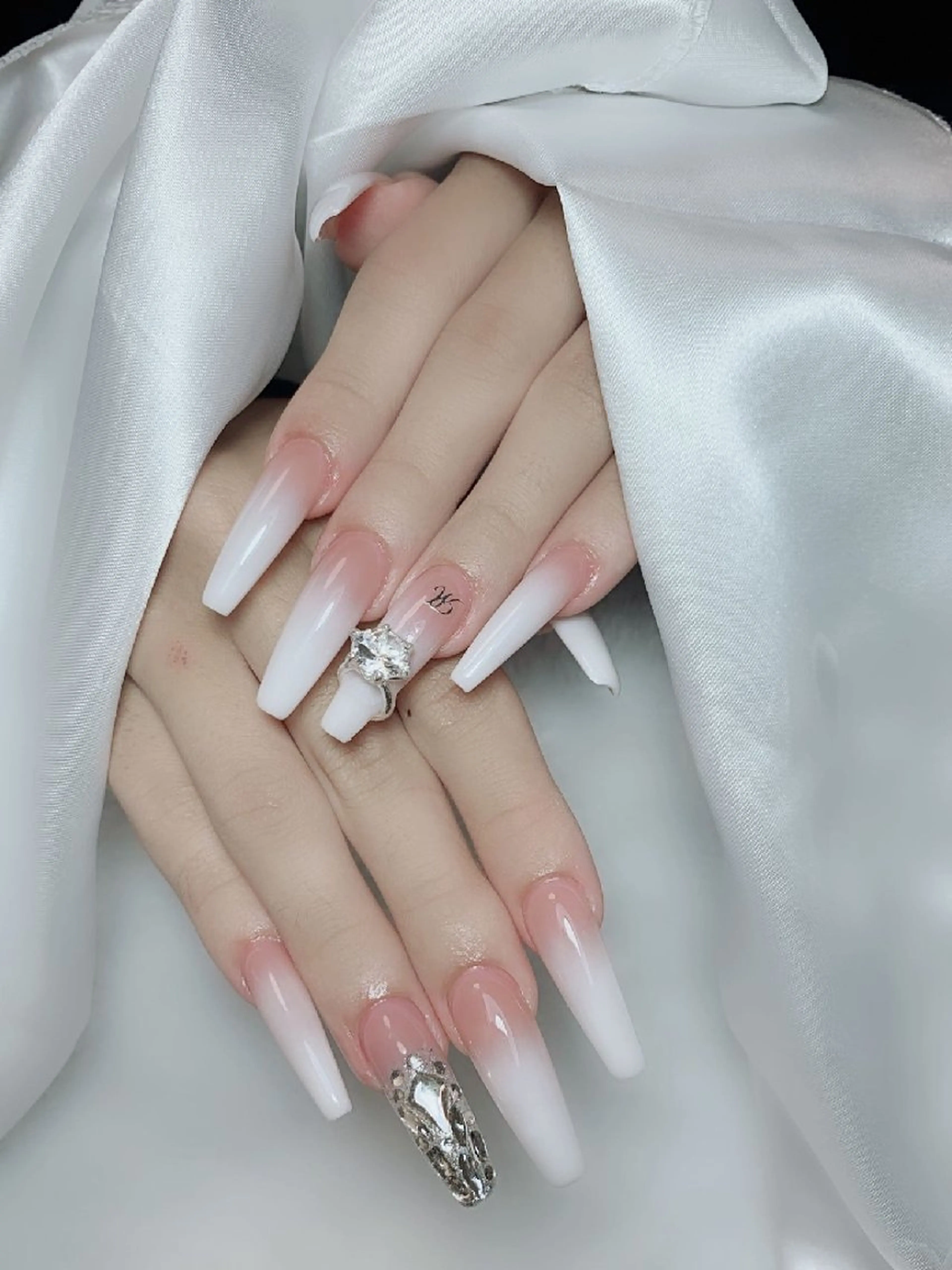 ネイル Amina nail salonのネイルデザイン