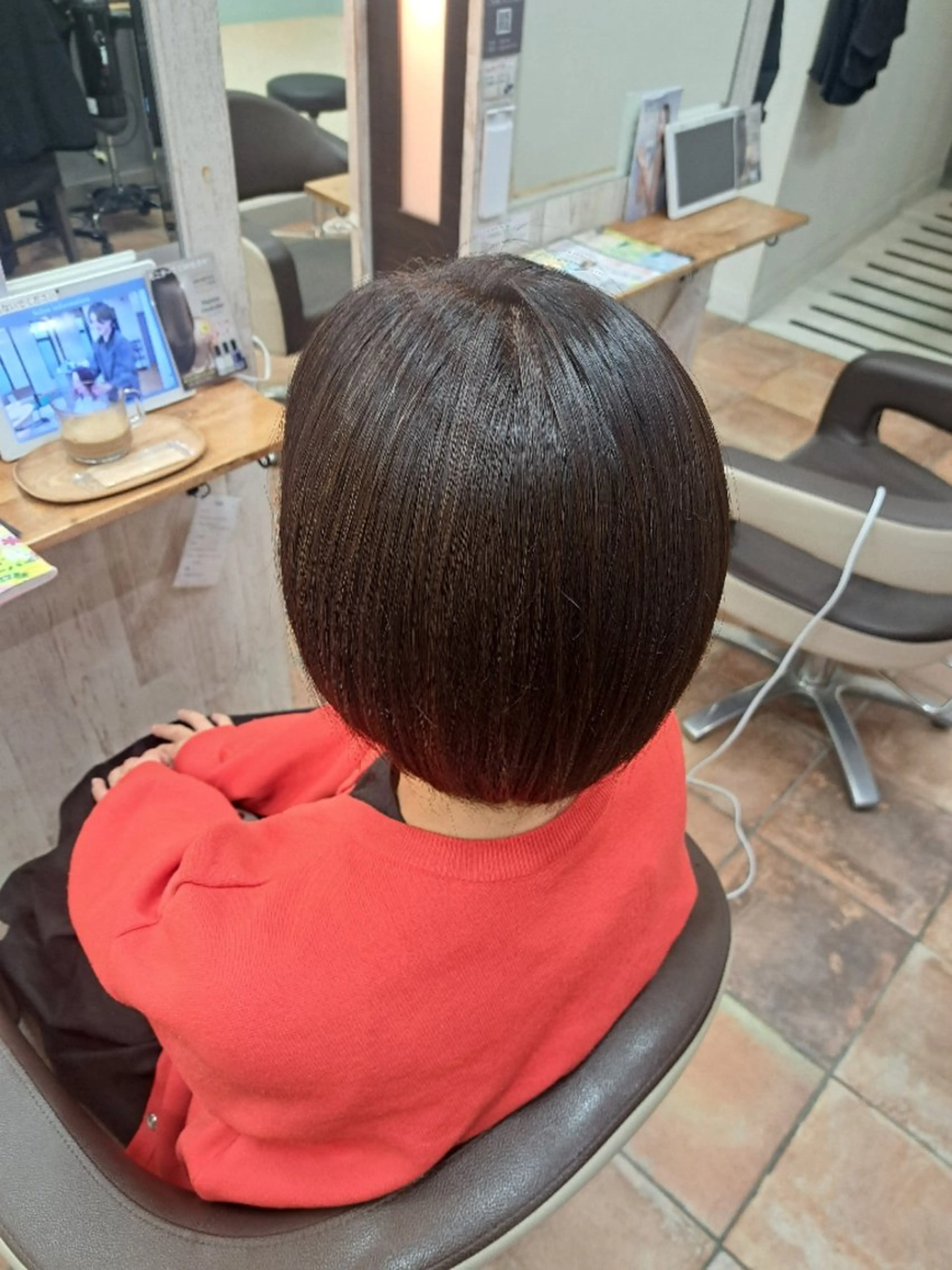ショート カラー 上田 真菜美のヘアスタイル