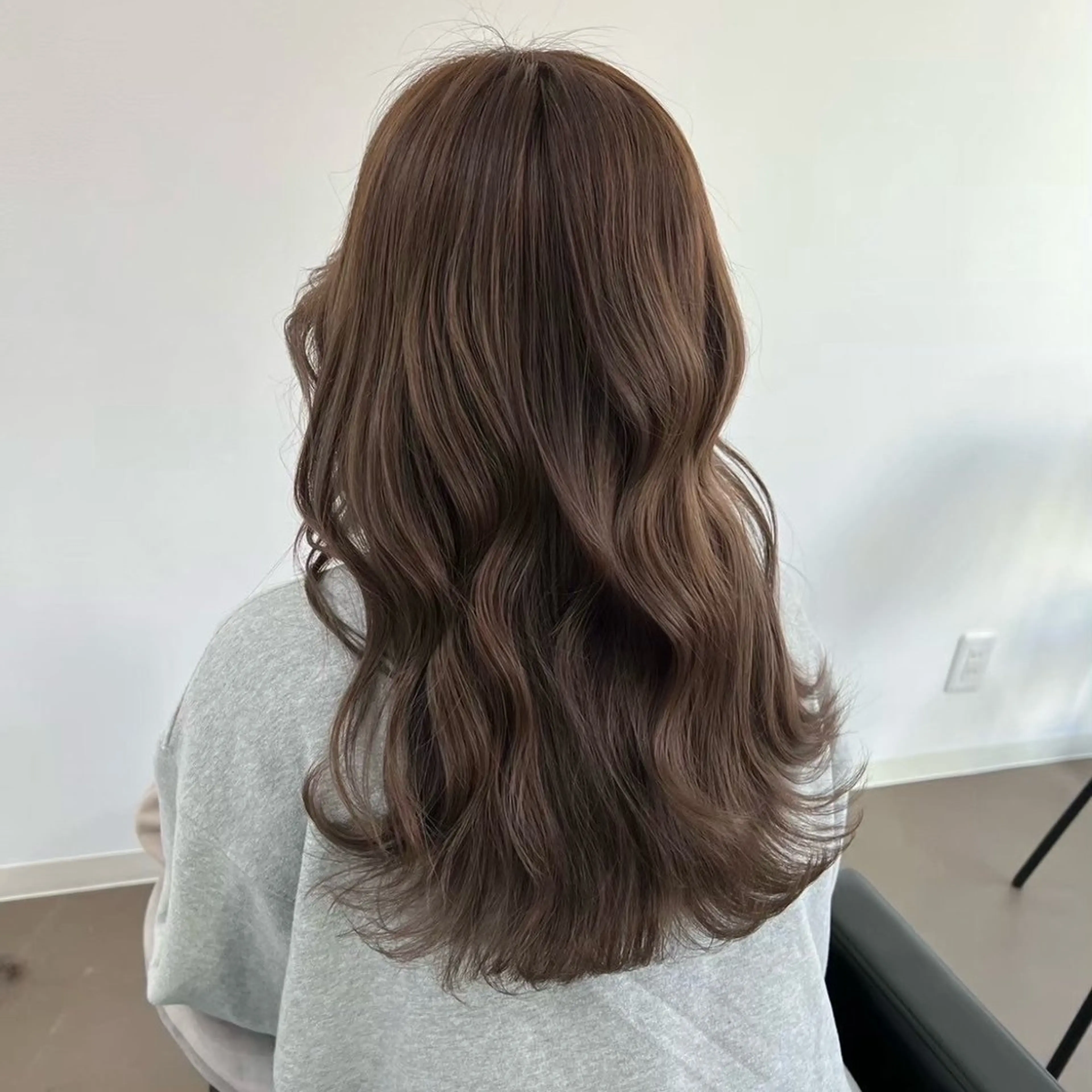 ロング 岡田 佳子のヘアスタイル