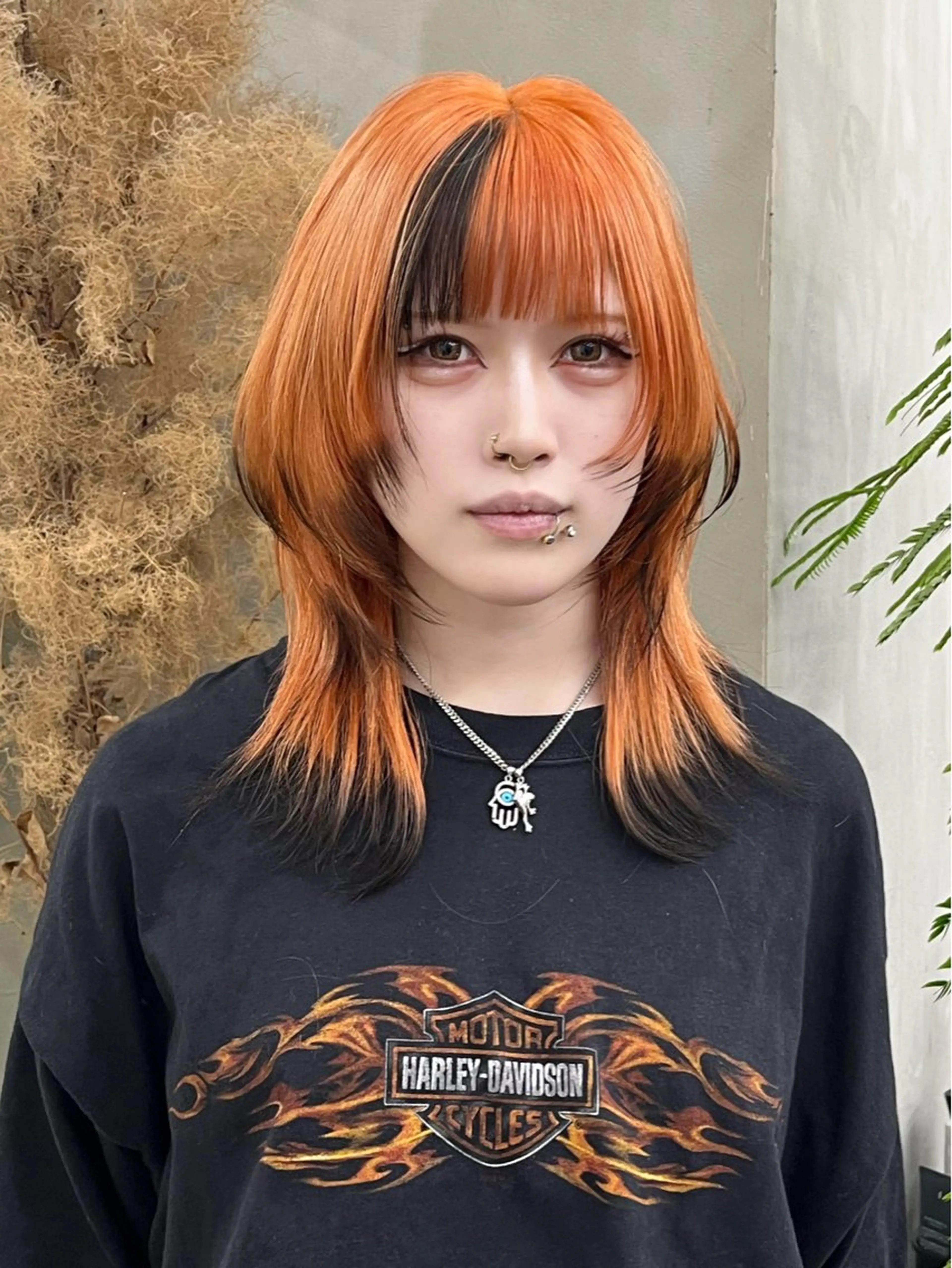 セミロング カラー デザインカラー オレンジ ウルフカット カット ヘアカラー イツク ⚡️ ルーツ/ハイトーンのヘアスタイル