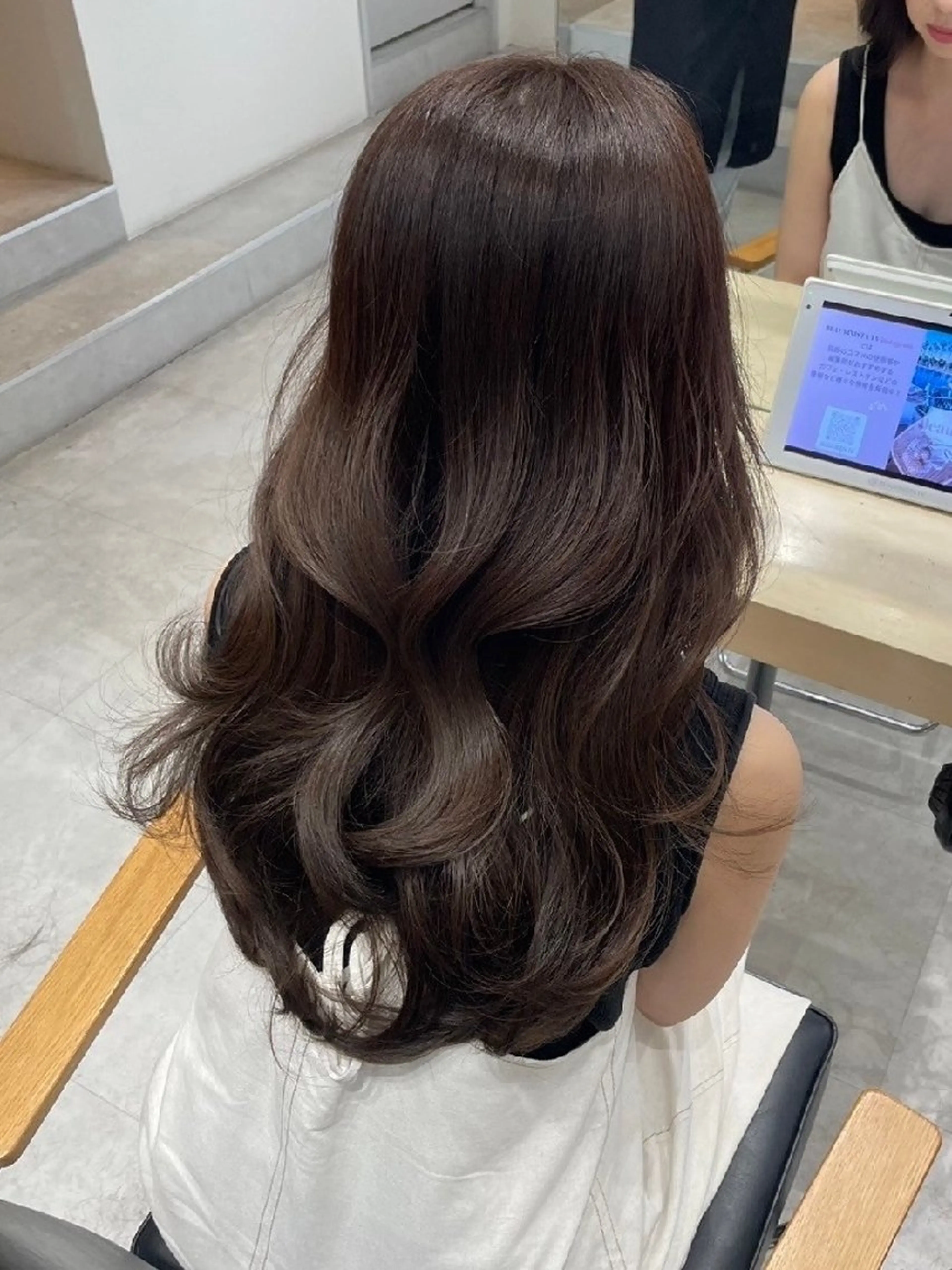 ロング カラー グレージュ オリーブカラー 顔周りカット レイヤーカット カット ヘアカラー トリートメント 髪質改善/ 上村旺武のヘアスタイル