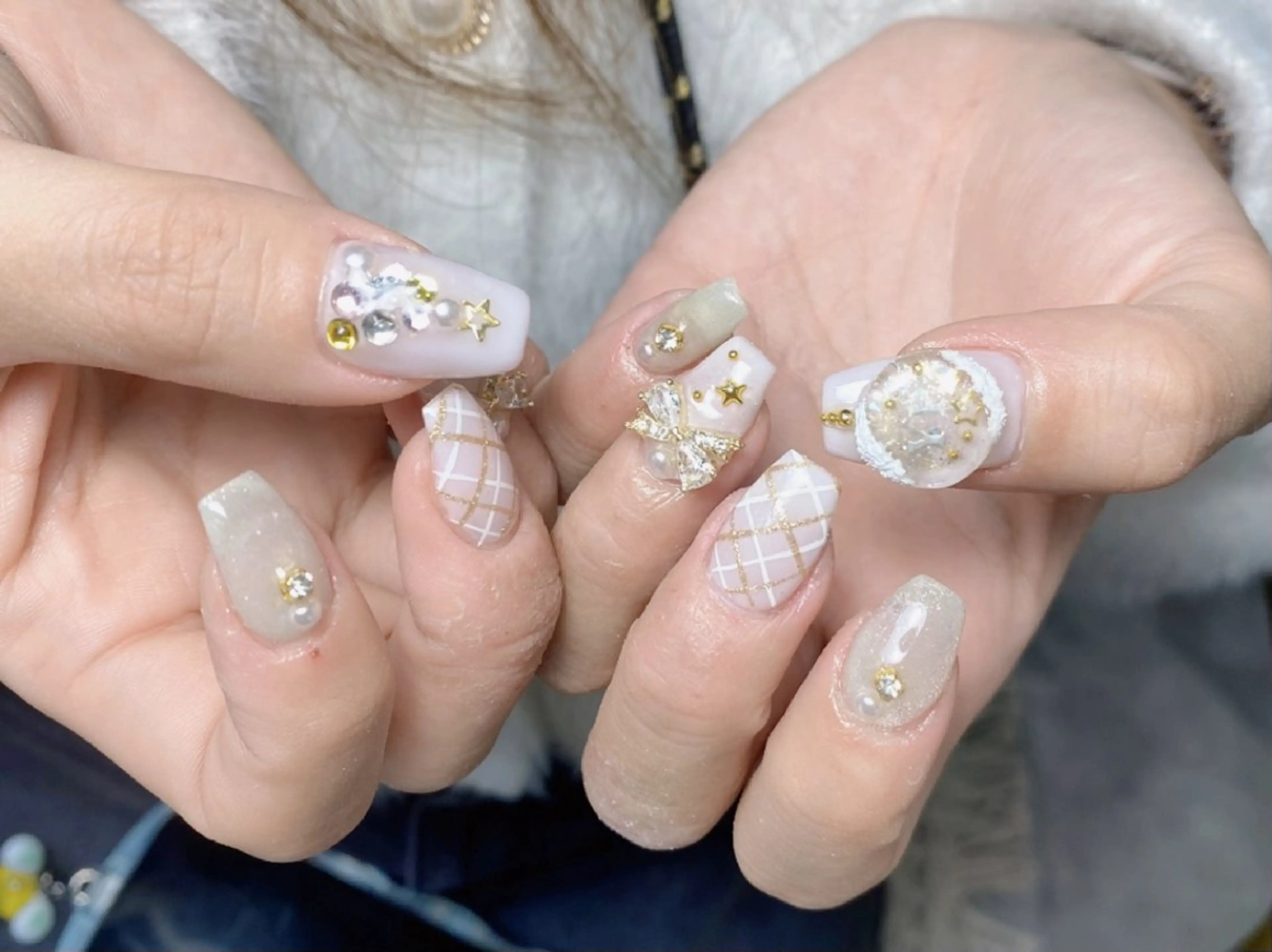 ネイル チークネイル 長さ出し フレンチネイル ジェルネイル キラキラネイル ハンドネイル UM Nail Salonのネイルデザイン
