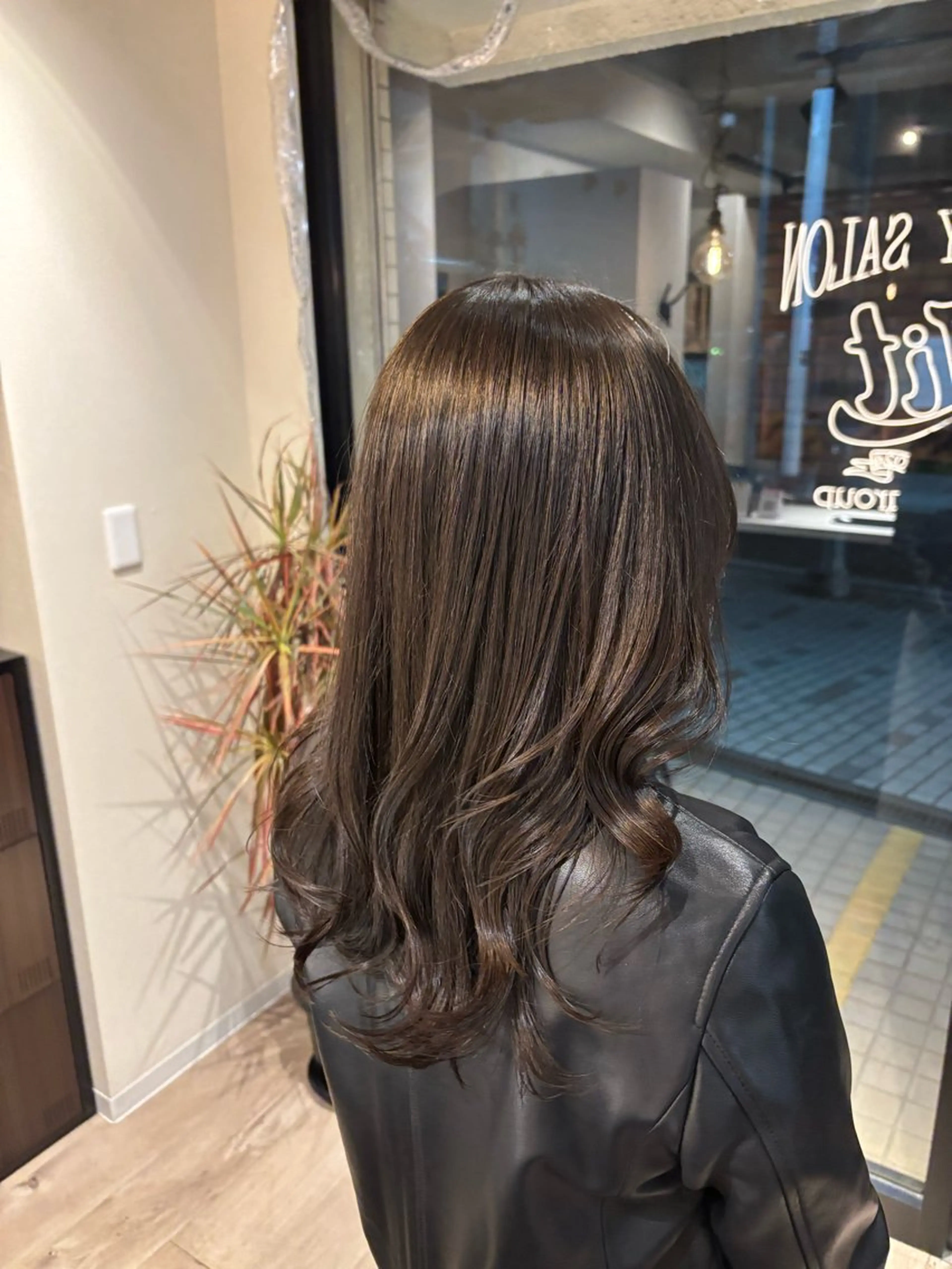 ロング 顔まわりレイヤー 顔周りカット レイヤーカット ヘアカラー トリートメント miyu/ハイライト ブリーチモデル募集中のヘアスタイル