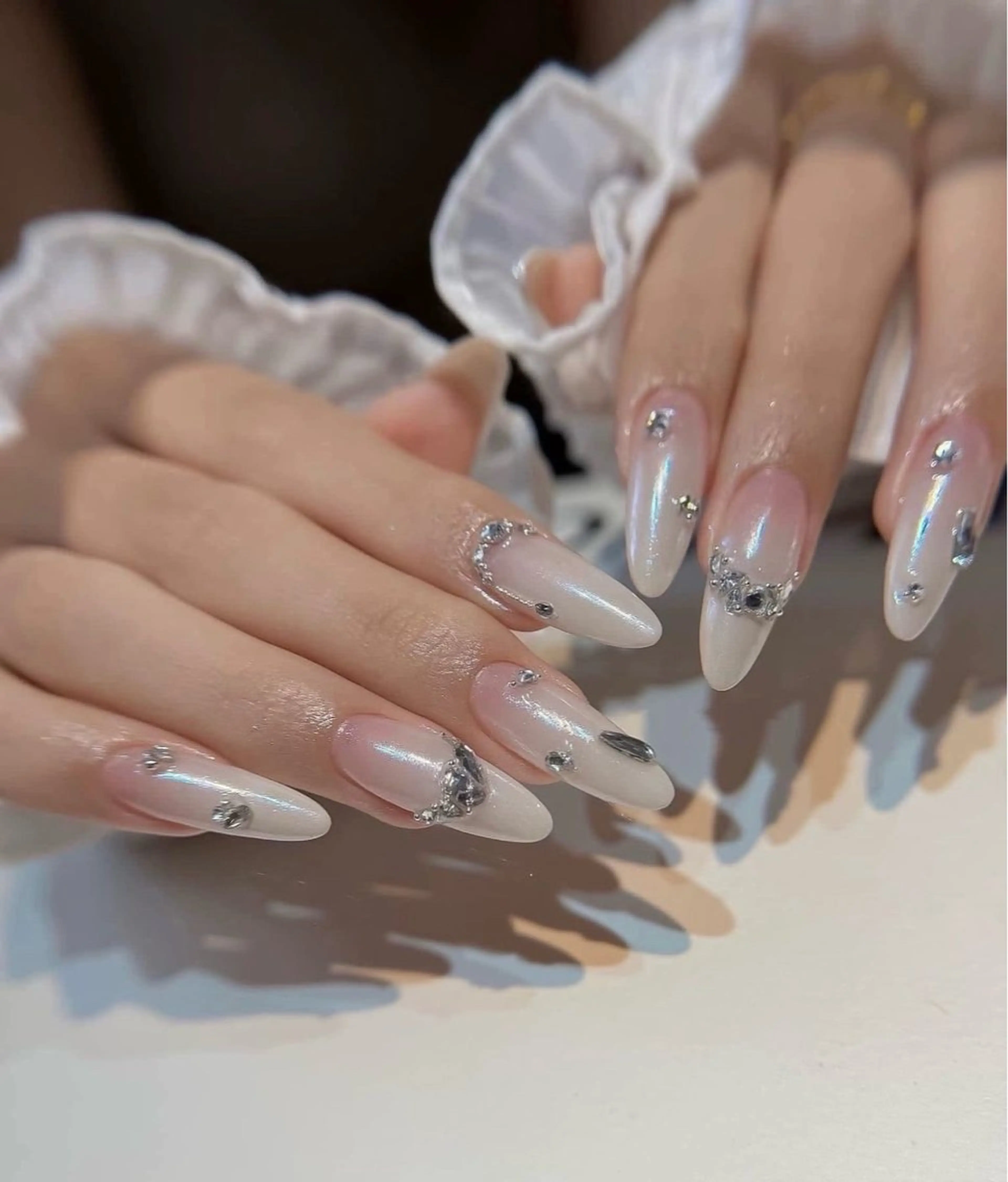 ネイル キラキラネイル 韓国ネイル ロングネイル シンプルネイル ワンホンネイル ハンドネイル Haruki Nail Salonのネイルデザイン