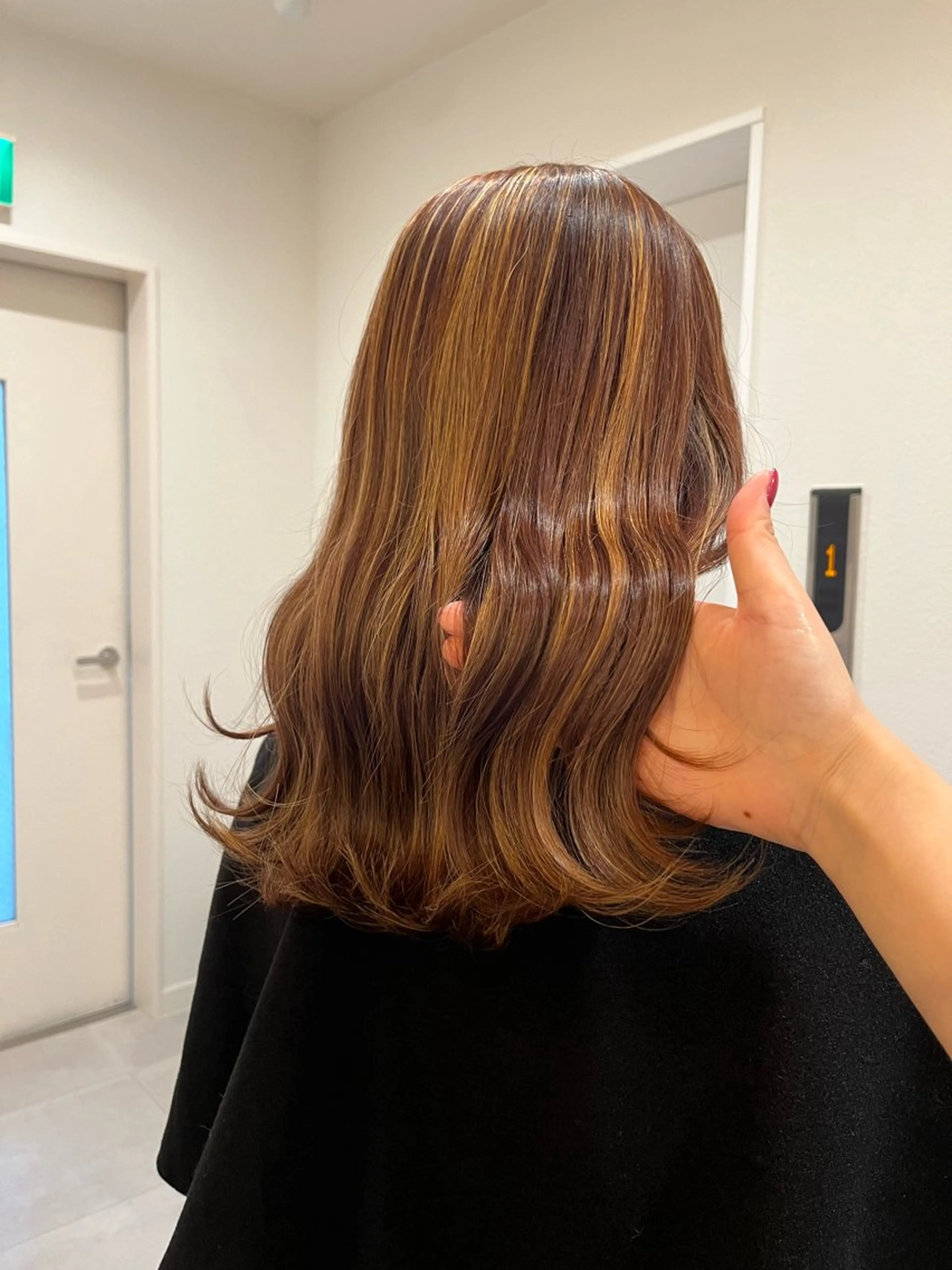 セミロング カラー ハイライトカラー ハイライト ヘアカラー トリートメント ゆな🎀ハイトーン /レイヤーのヘアスタイル