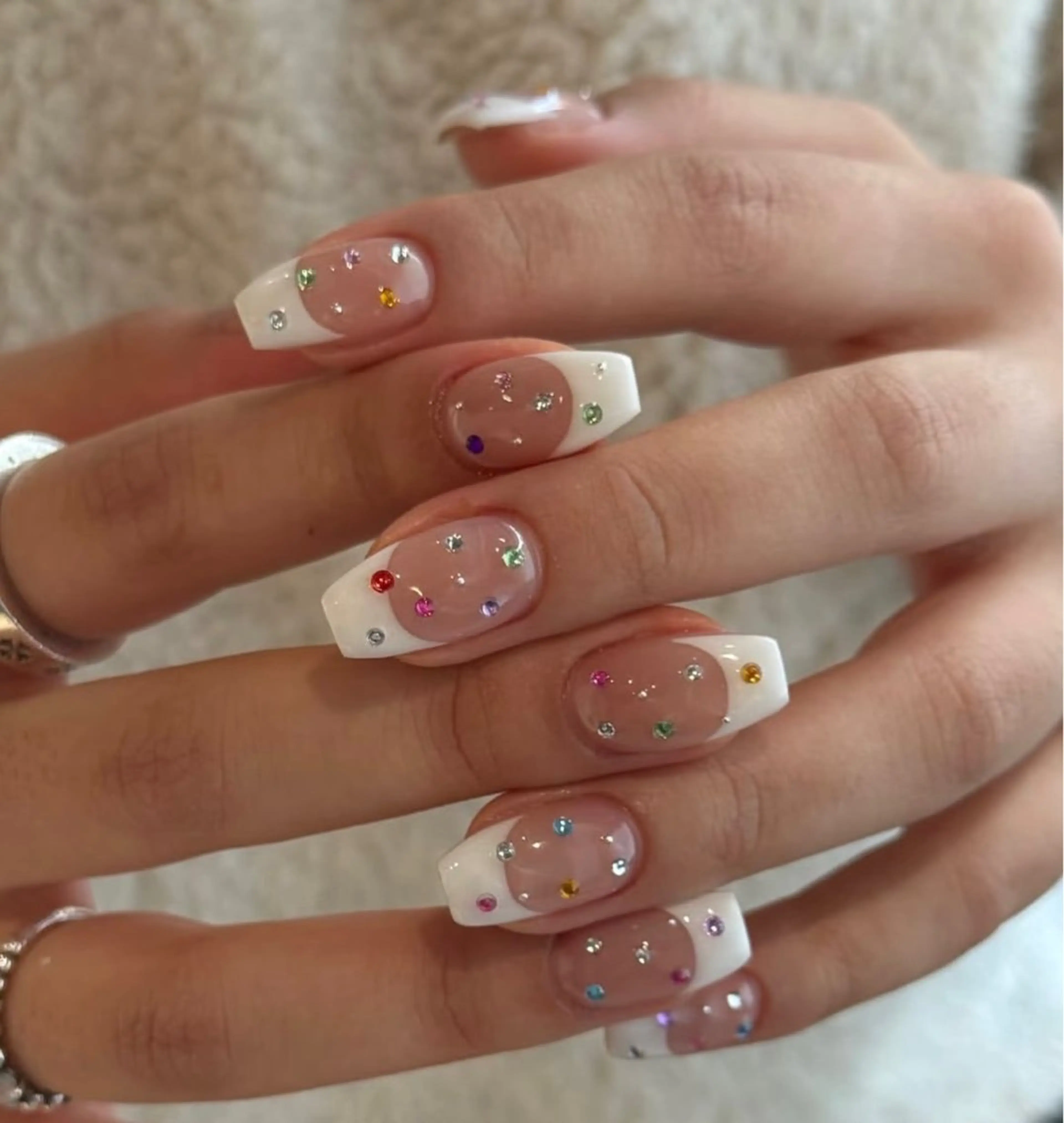 ネイル チークネイル フレンチネイル ジェルネイル ガーリー キラキラネイル ハンドネイル 高橋 雪のネイルデザイン