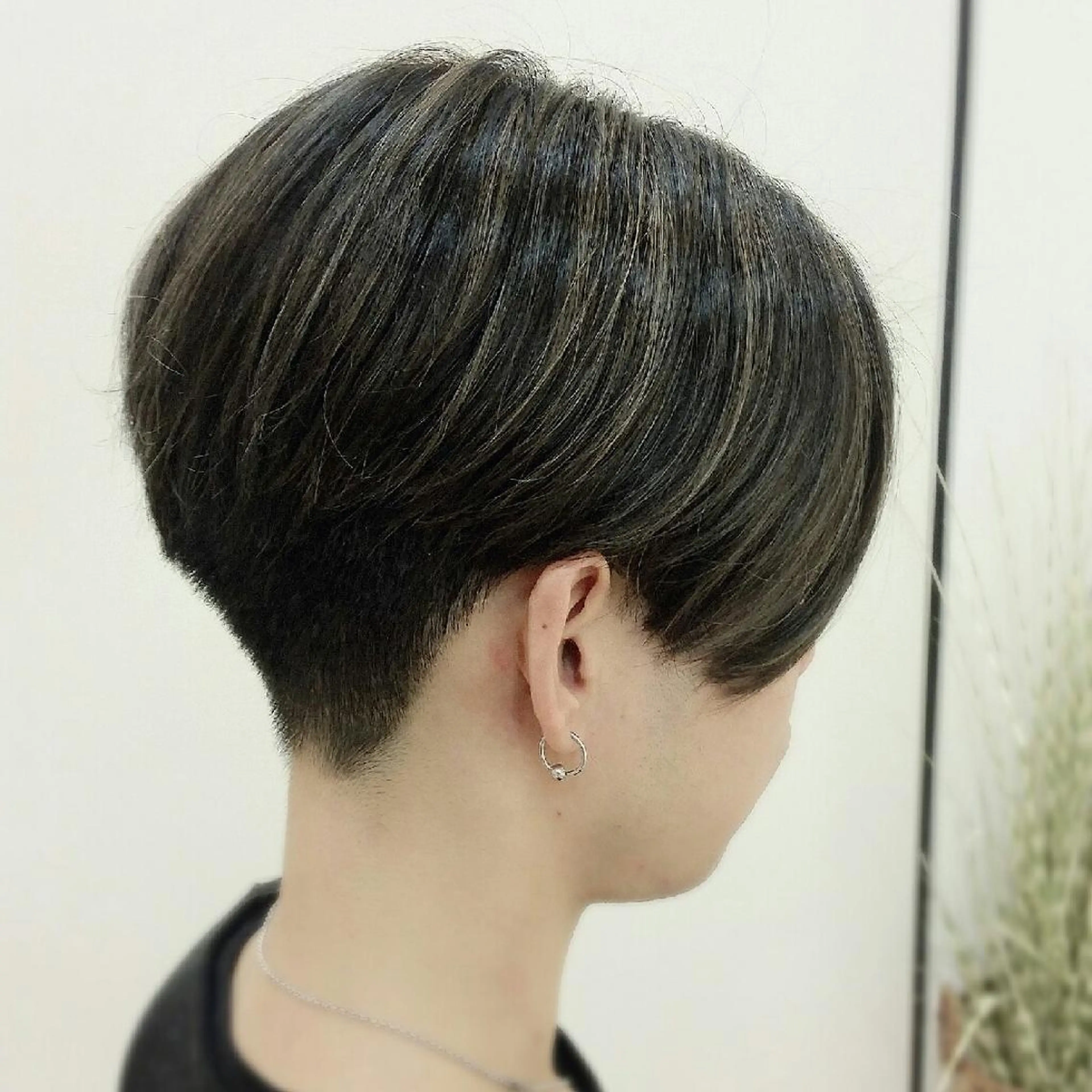 ショート カラー ハイライトカラー イルミナカラー ハイライト 須賀 一美のヘアスタイル