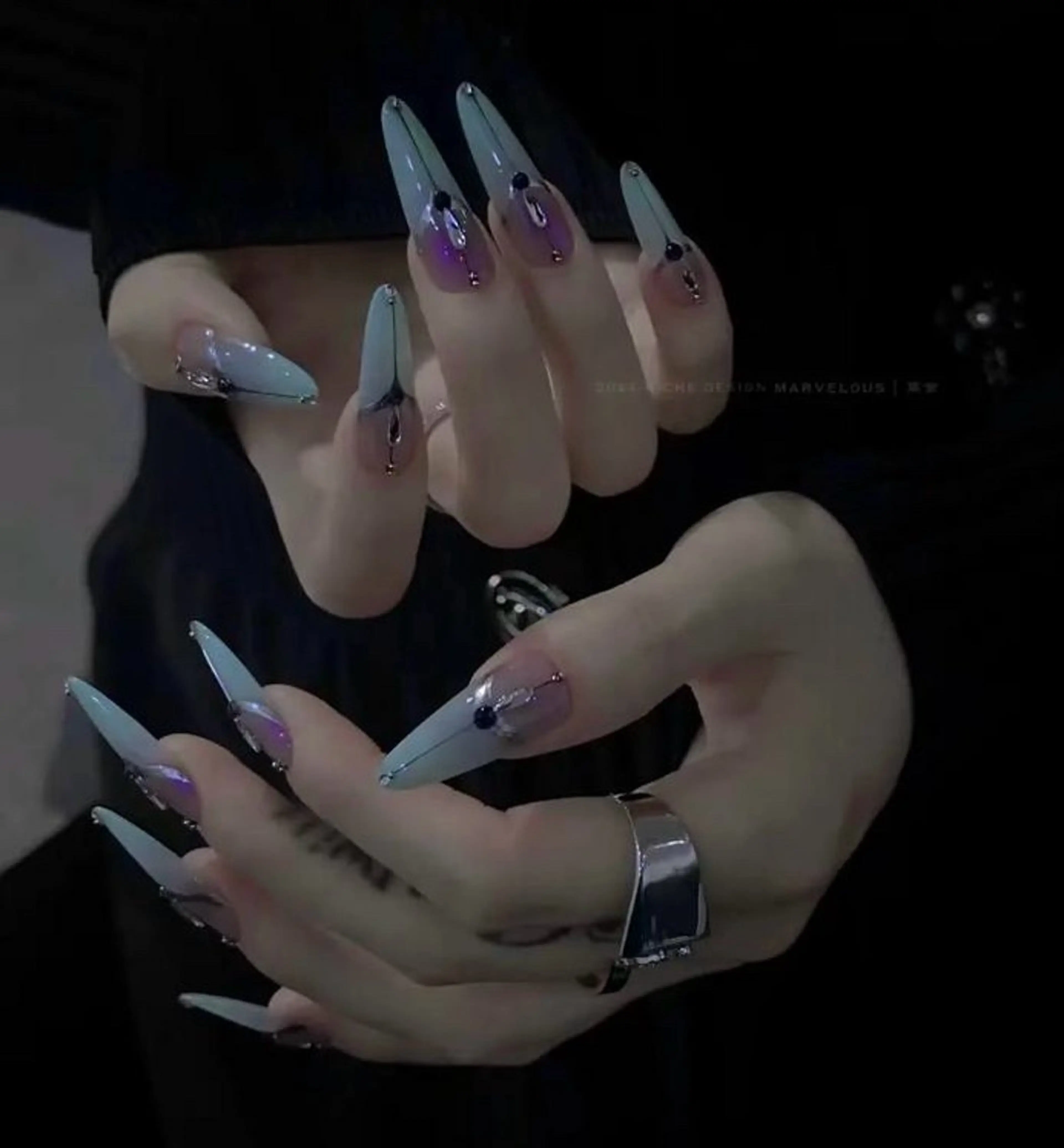 ネイル チークネイル 長さ出し フラワーネイル フレンチネイル ガーリー SunNail池袋駅 ワンホンネイルのネイルデザイン