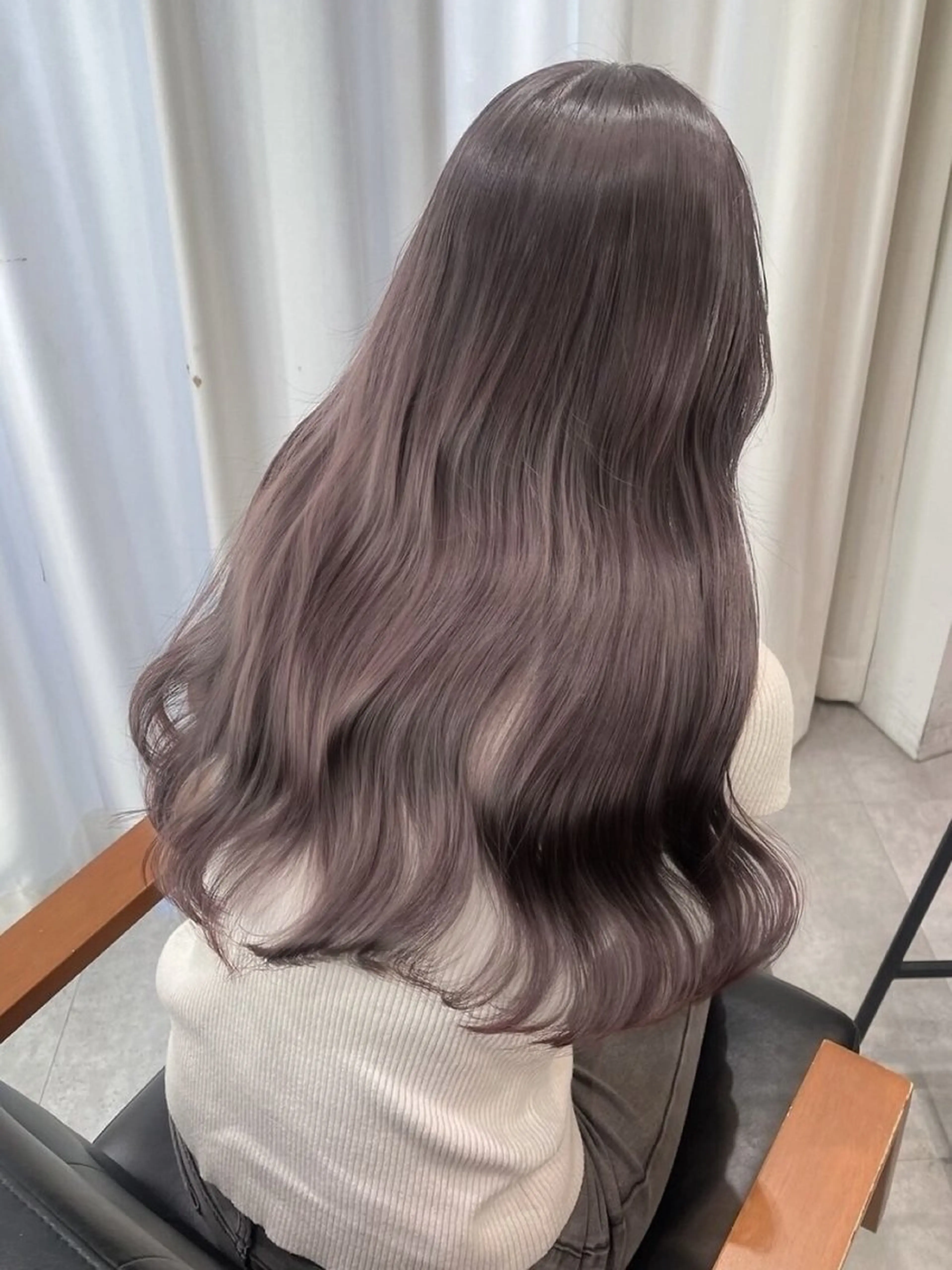 ロング カラー ブリーチ 透明感カラー ダブルカラー グレージュ ラベンダーカラー みなみ/盛れる顔周り /マツエク/透明感のヘアスタイル