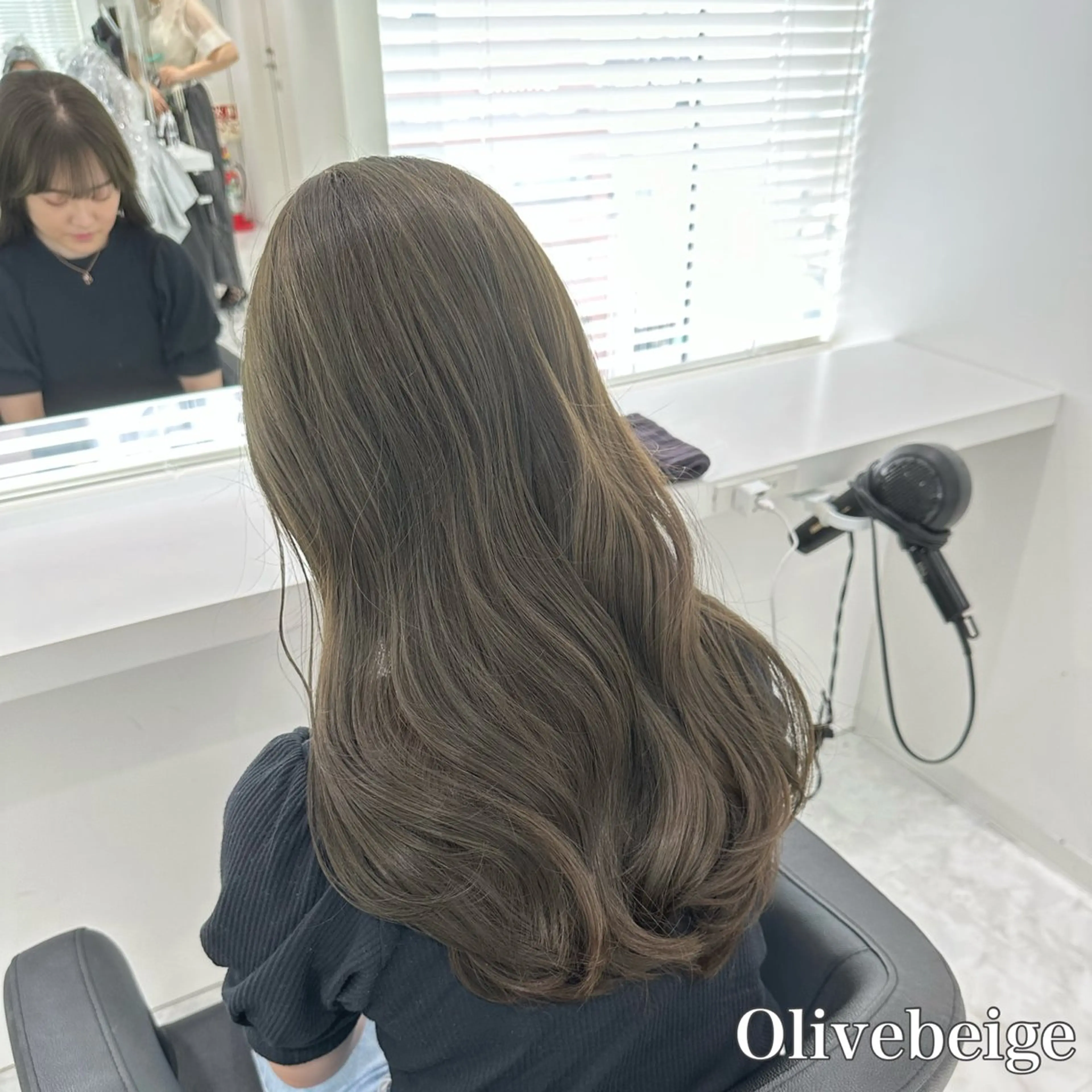 セミロング カラー ヘアアレンジ ベージュカラー オリーブベージュ 🫧モテる💗ダメー ジレスハイトーン🫧のヘアスタイル