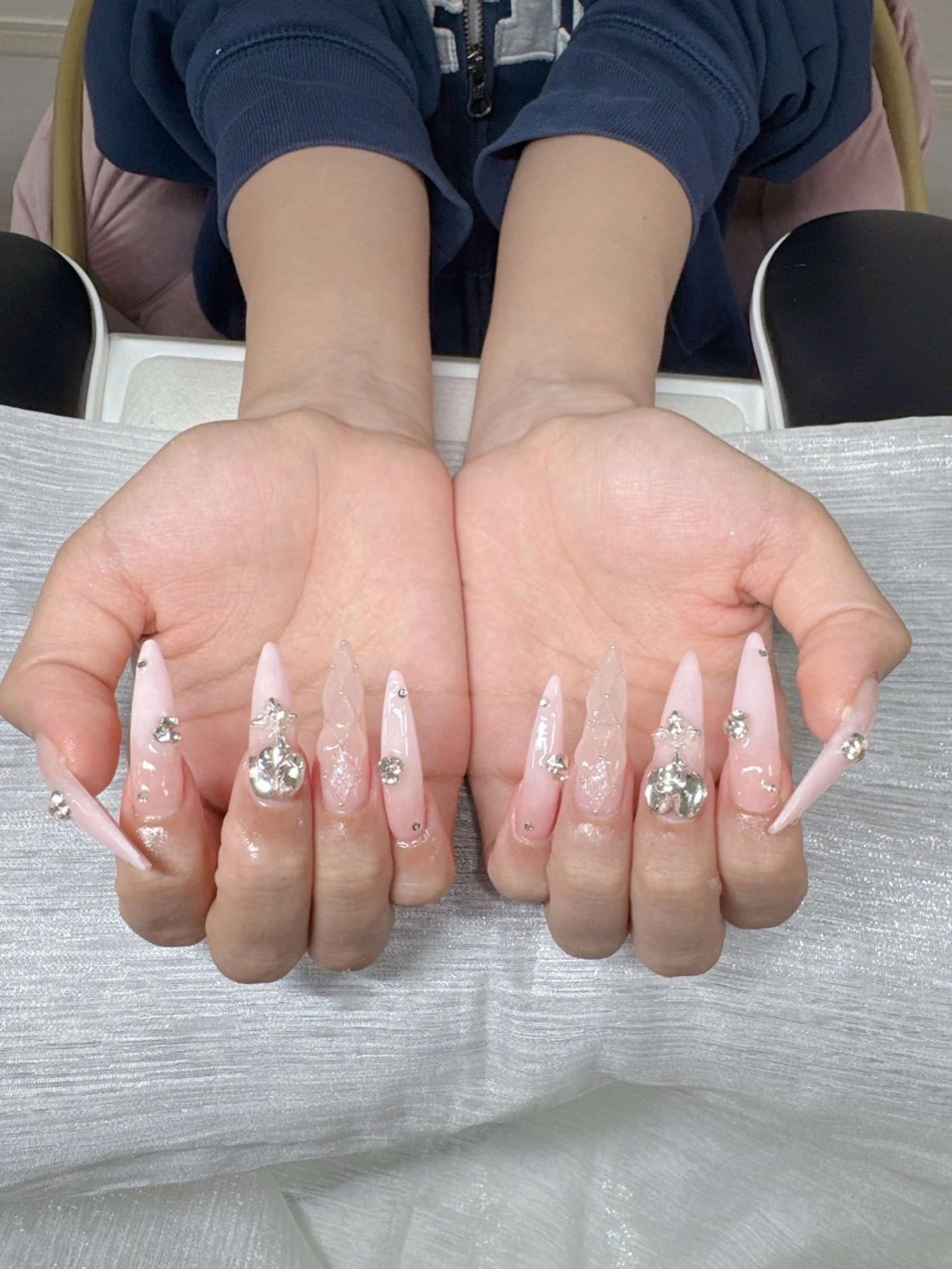 ネイル 長さ出し グラデーション 卒業式 キラキラネイル マグネットネイル Lee Nailsのネイルデザイン