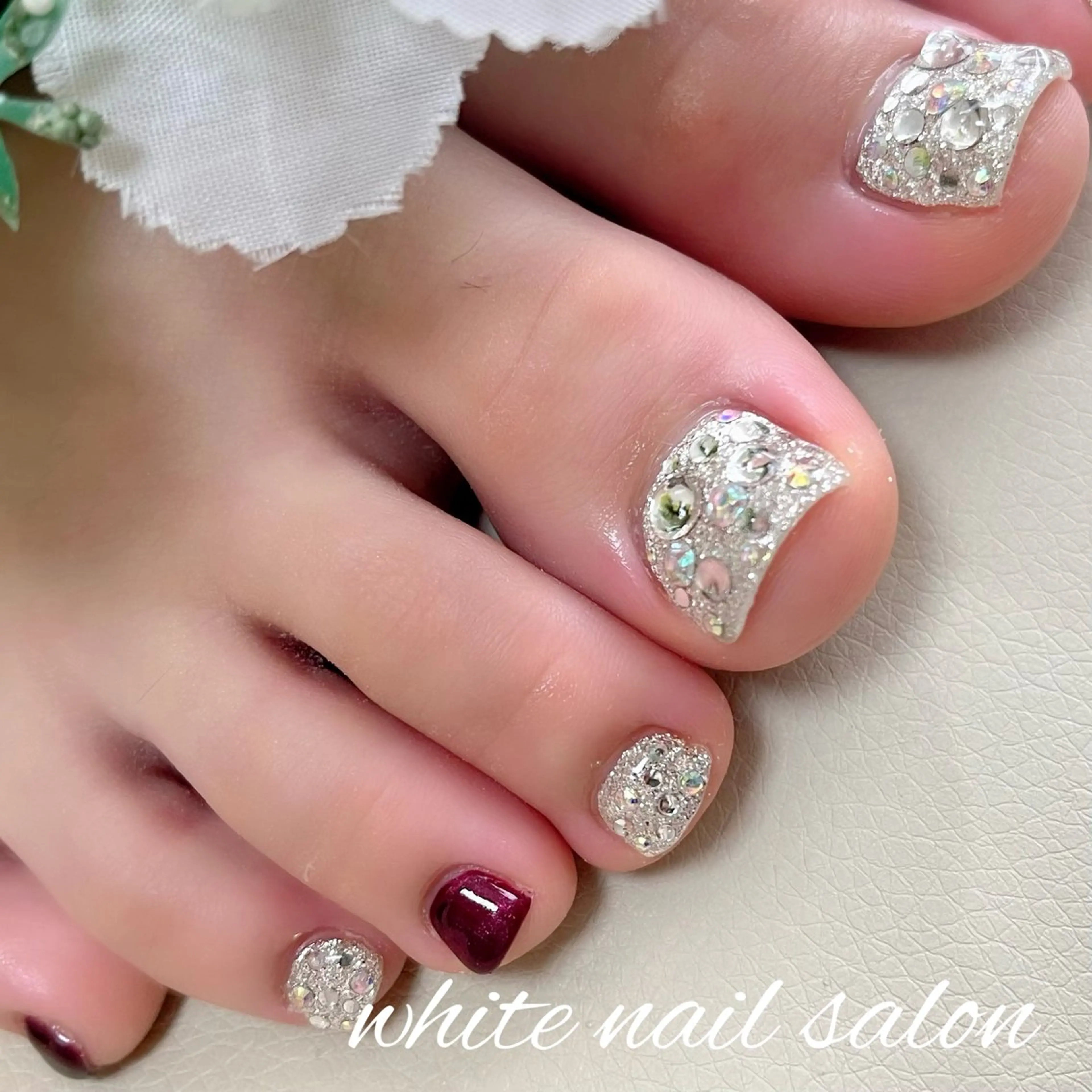 ネイル ラメ(グリッター) フットネイル white nail salonのネイルデザイン