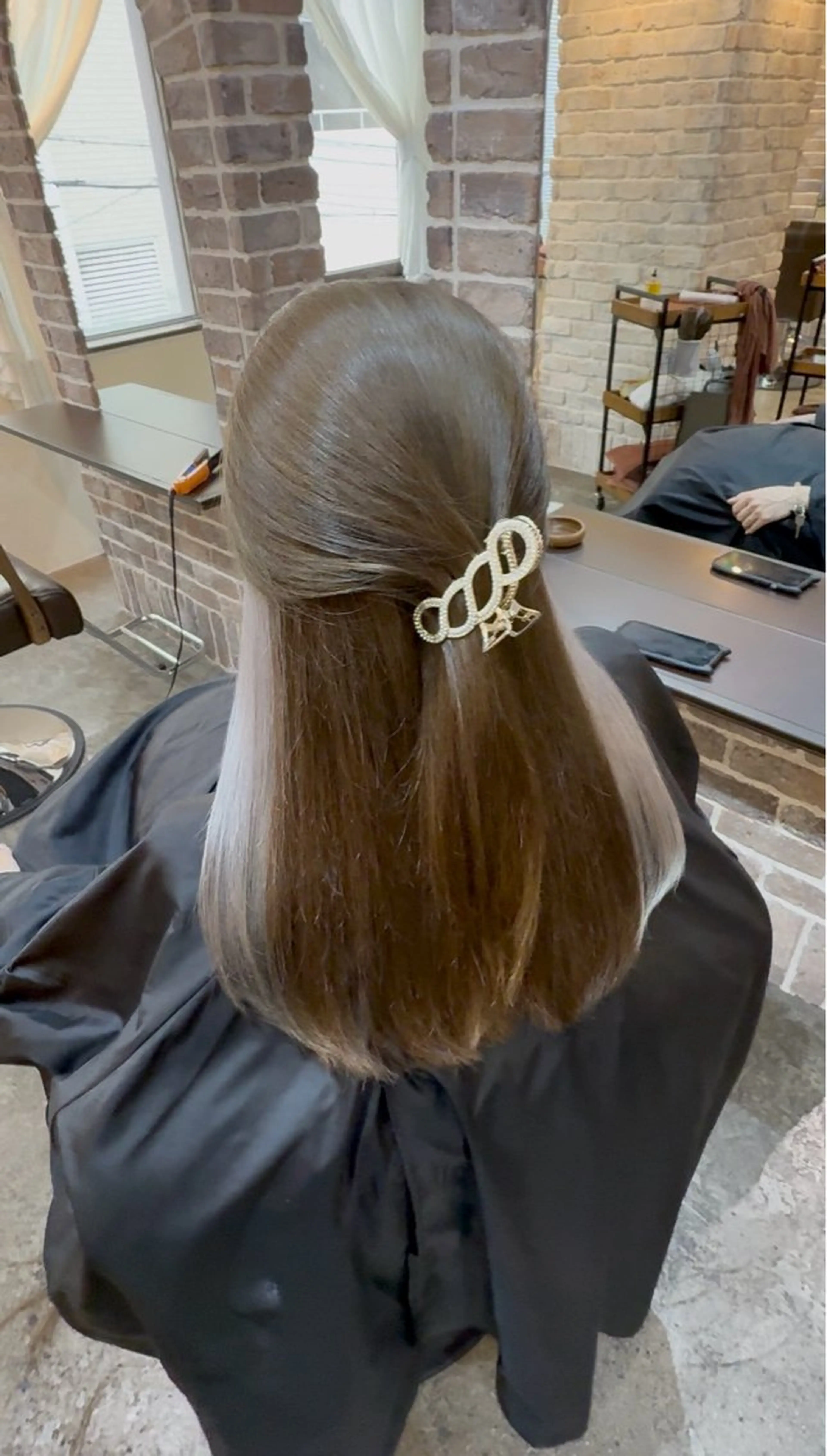 セミロング カラー アッシュ アッシュブラウン ベージュカラー ブリーチ ブラウンカラー カット ヘアカラー トリートメント 艶カラー/インナー /グラデ/大西小百合のヘアスタイル