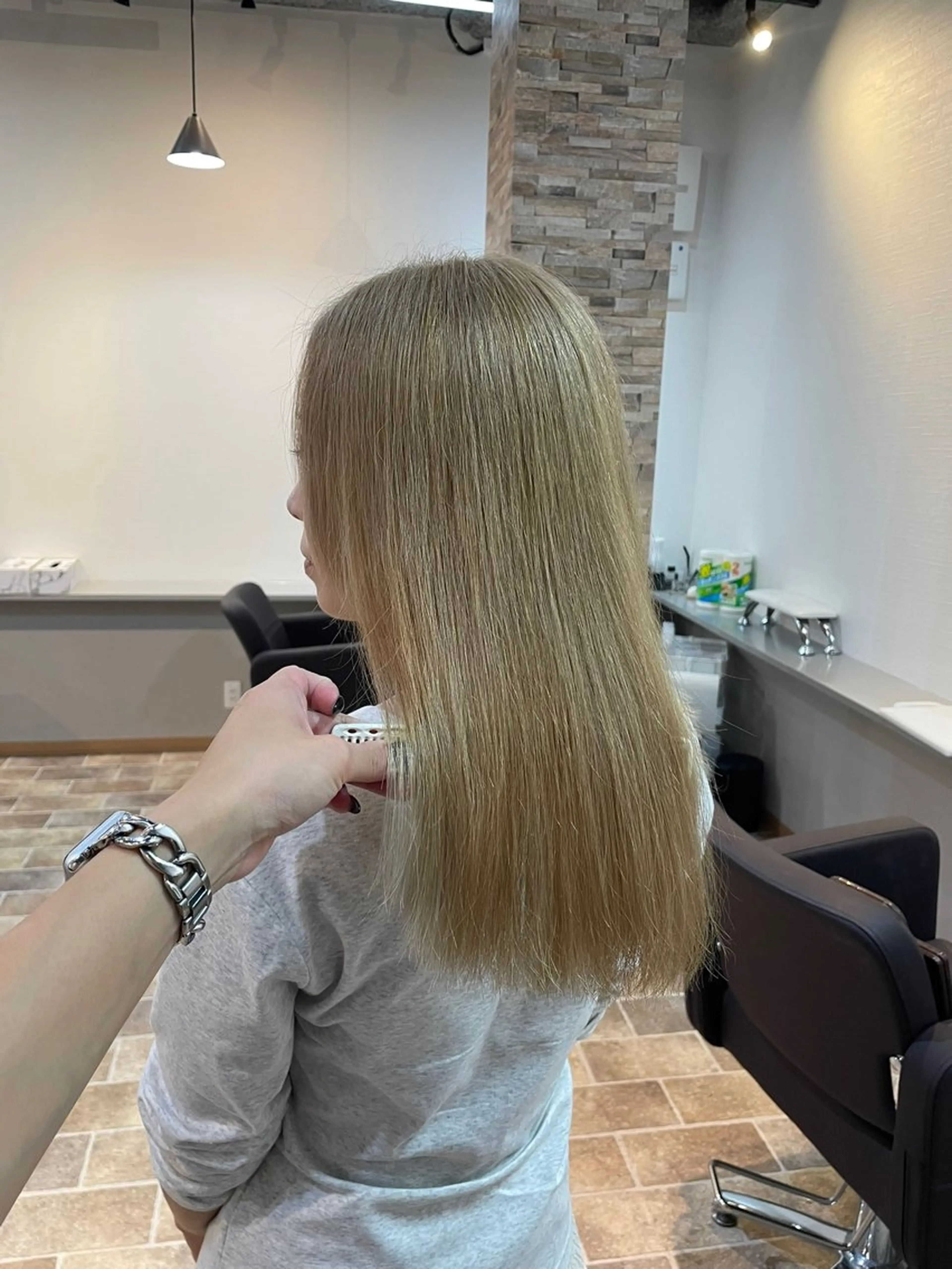 セミロング カラー ベージュカラー ブロンド ブロンドベージュ ヘアカラー YUI/ ブリーチカラー🌷のヘアスタイル