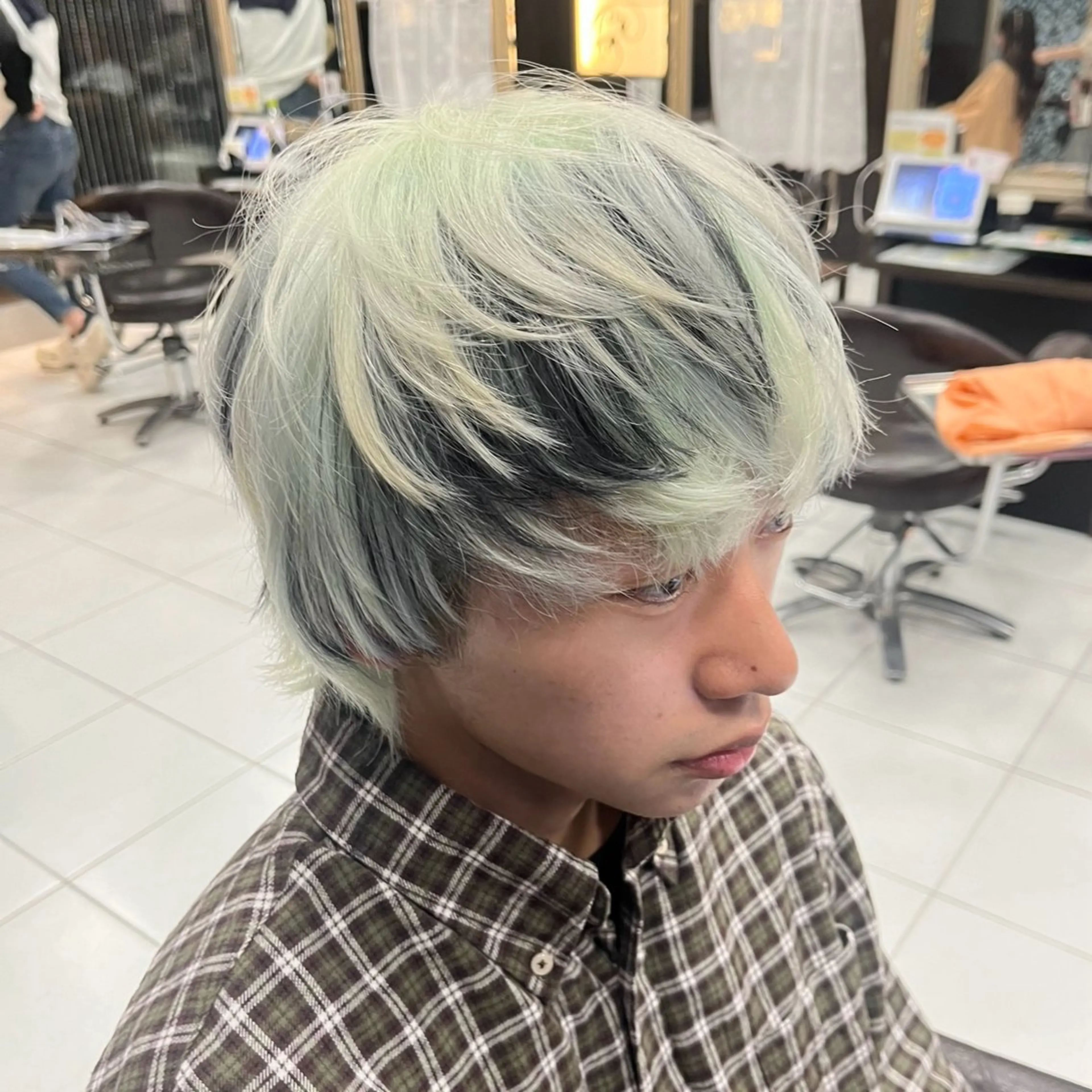 カラー メンズ メンズブリーチ メンズウルフカット 黒髪 ブリーチ デザインカラー 🫧ハイトーン/ ペールカラー🕊♡雛のヘアスタイル