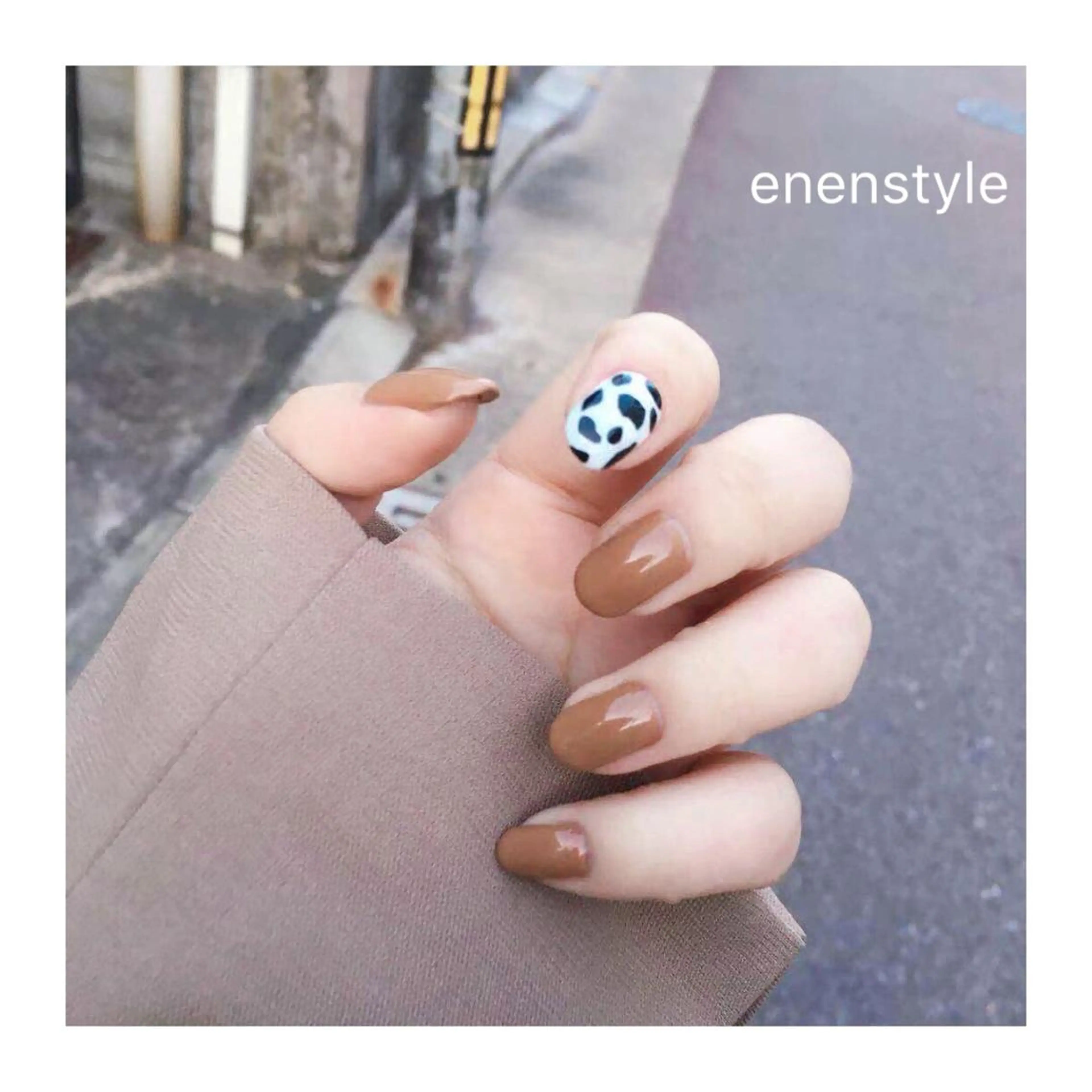 ショート ネイル ブラウン ジェルネイル ニュアンスネイル オフィスネイル シンプルネイル ハンドネイル 👑enen style👑のネイルデザイン