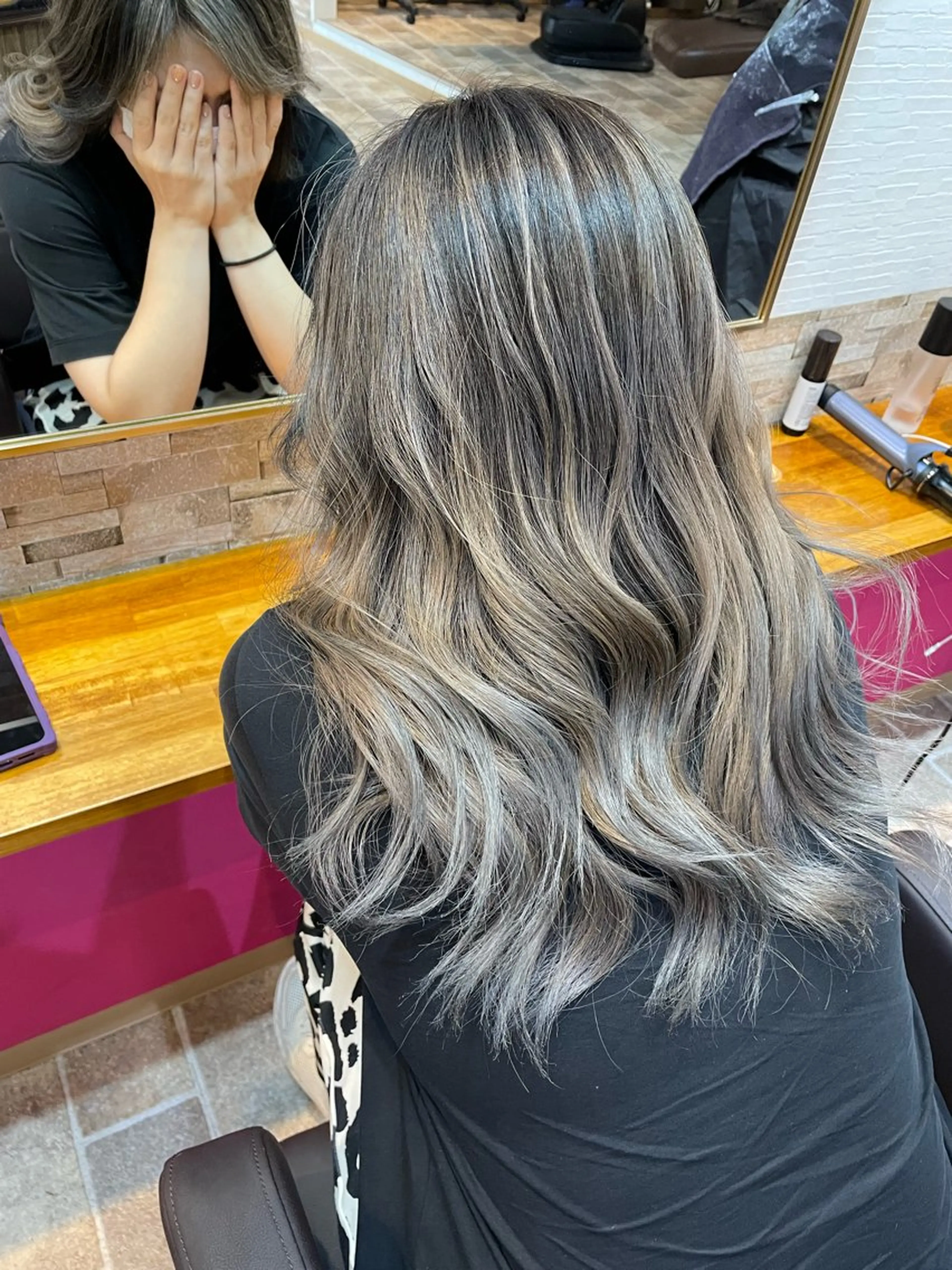 ロング カラー バレイヤージュ グレージュ レイヤーカット カット ヘアカラー YUI/ ブリーチカラー🌷のヘアスタイル