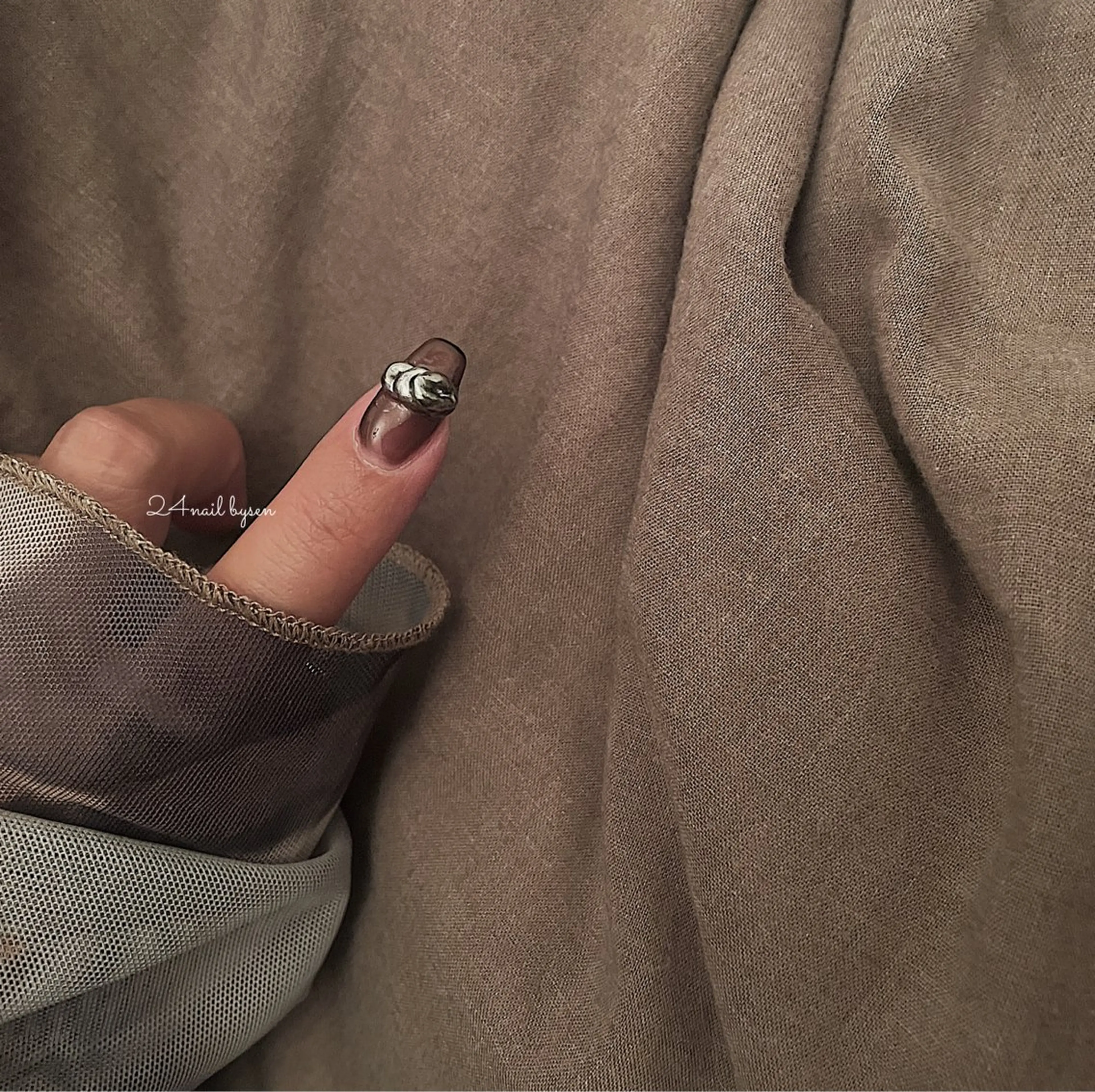 ネイル ニュアンスネイル シルバー Atelier by 24nail/Ayaのネイルデザイン