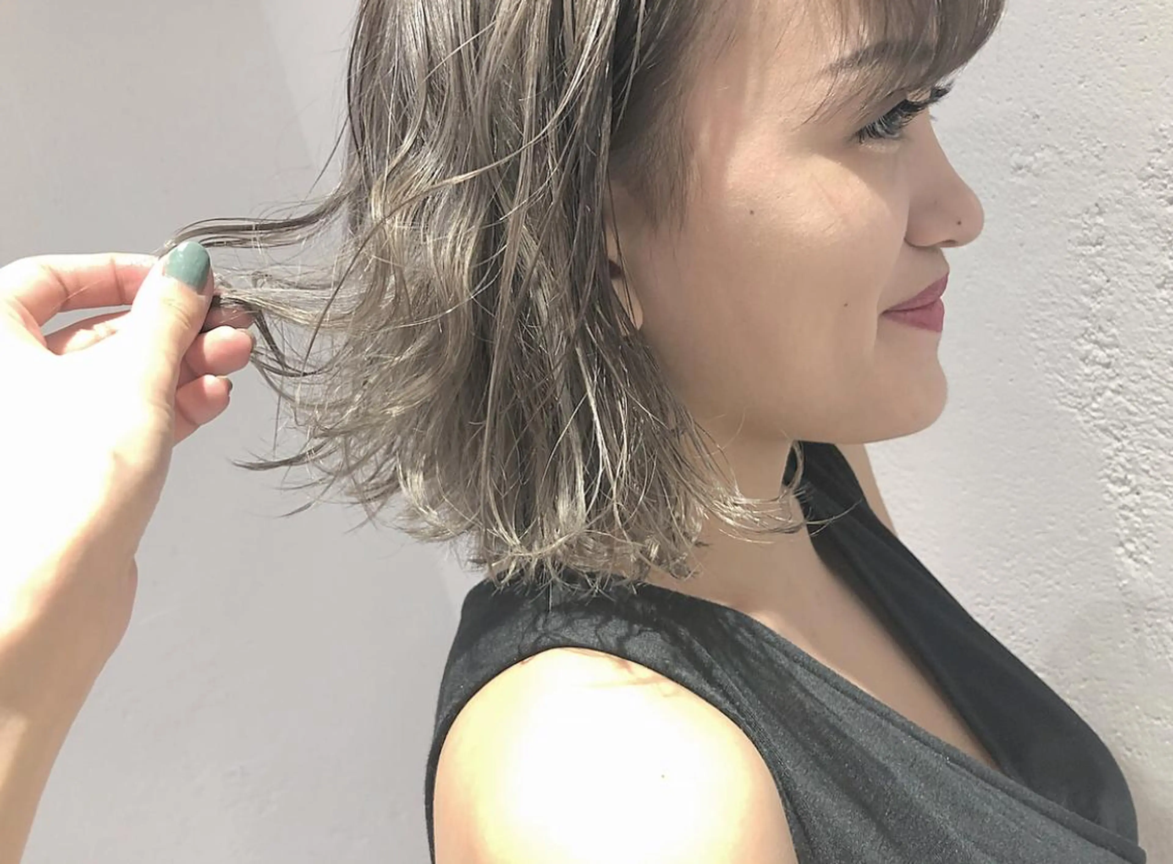 ミディアム カラー ハイライトカラー シルバー ハイライト カット ヘアカラー トリートメント mEg hair creation新川崎店所属・荒川 ひなの 新川崎のヘアスタイル